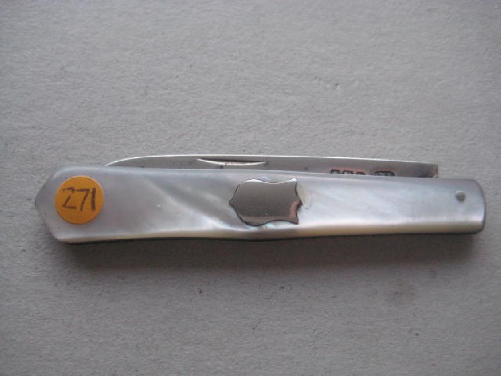 George V Mother of Pearl Hafted Silver Bladed Folding Fruit Knife - Image 7 of 9