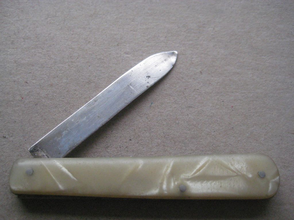 Rare George VI Yellow Bakerlite Plastic Hafted Silver Bladed Folding Fruit Knife - Image 2 of 7