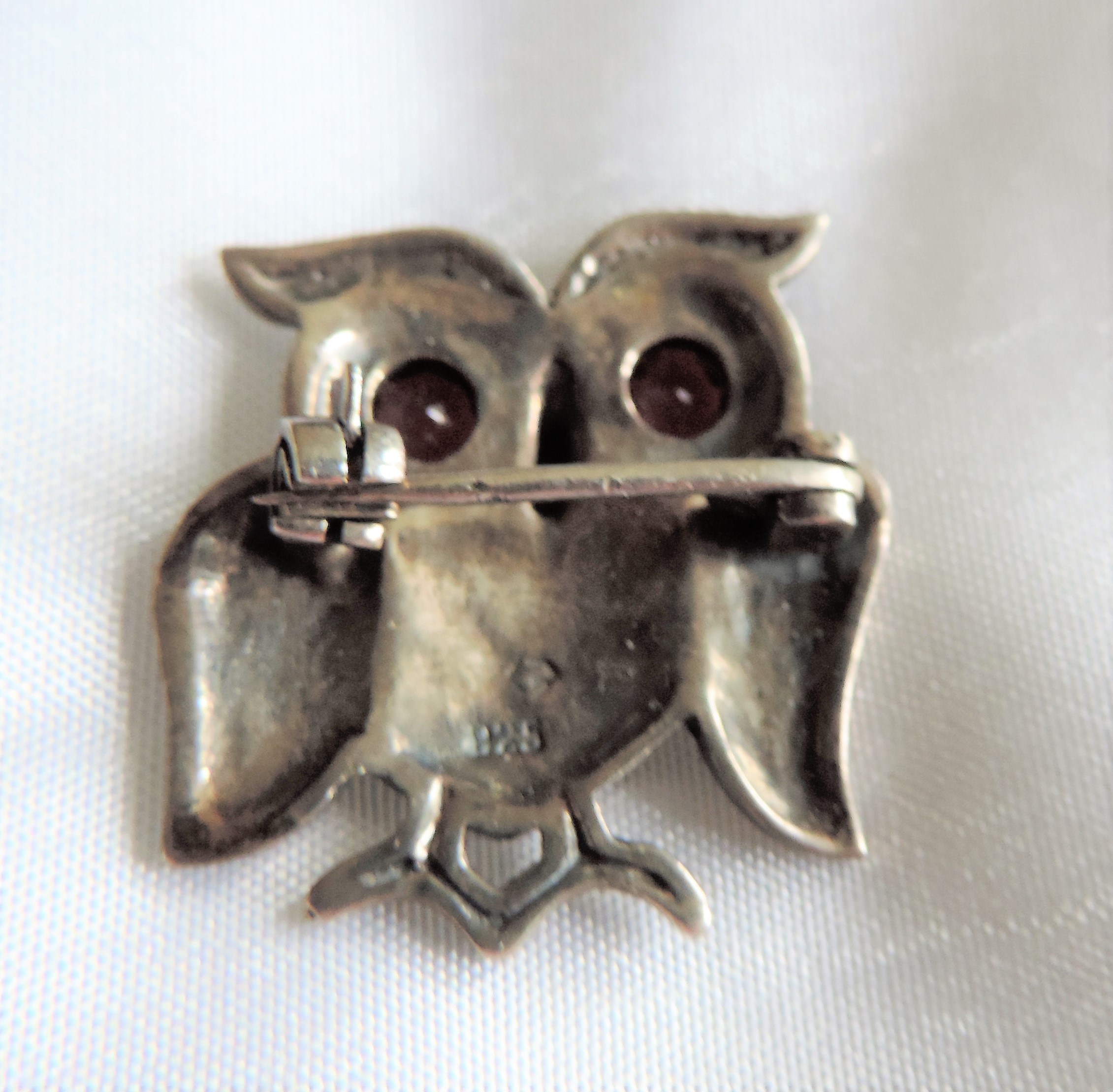Vintage Silver Owl Brooch with Garnet Eyes - Image 2 of 2