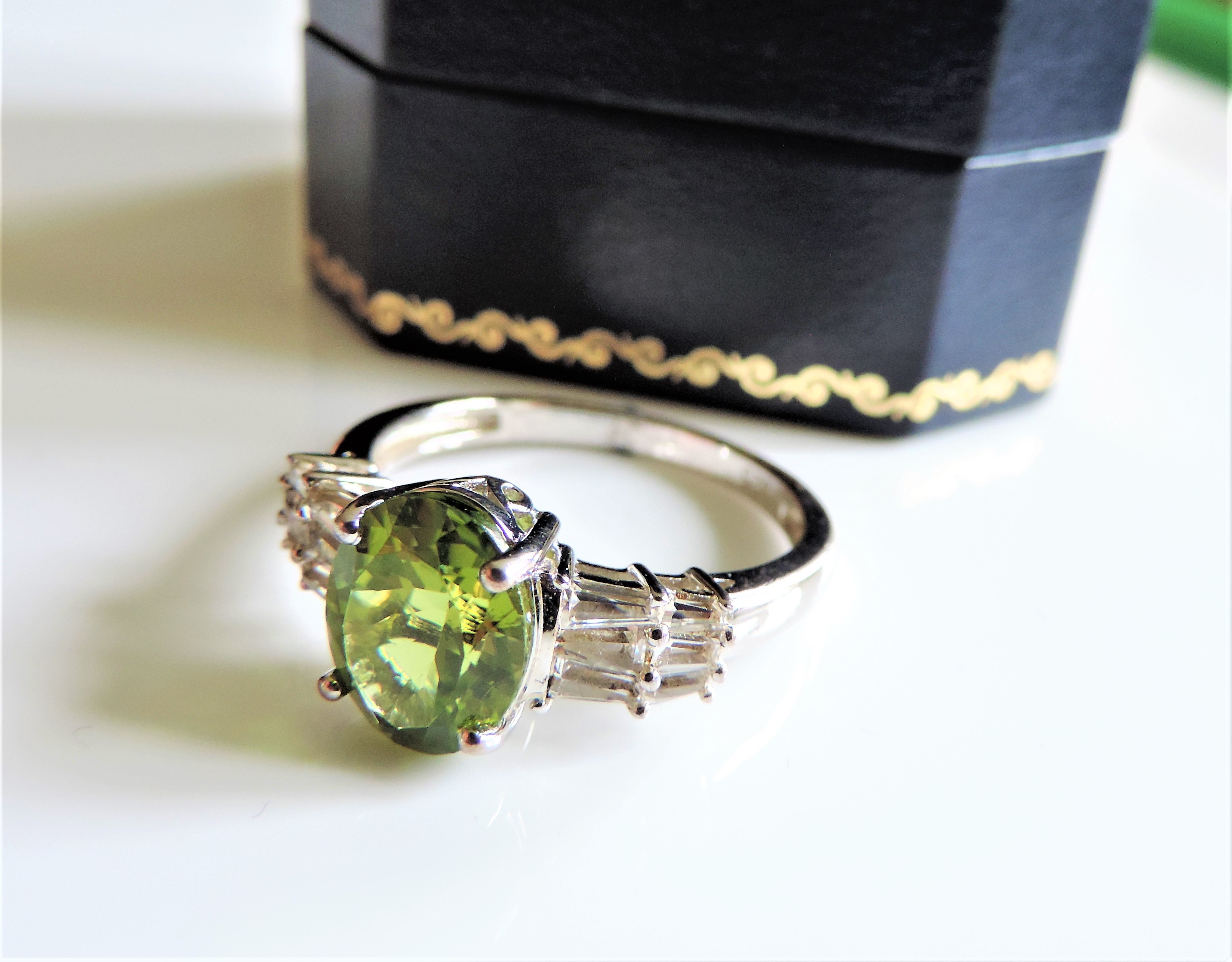 Sterling Silver 2.2ct Peridot Ring New with Gift Box - Image 2 of 4