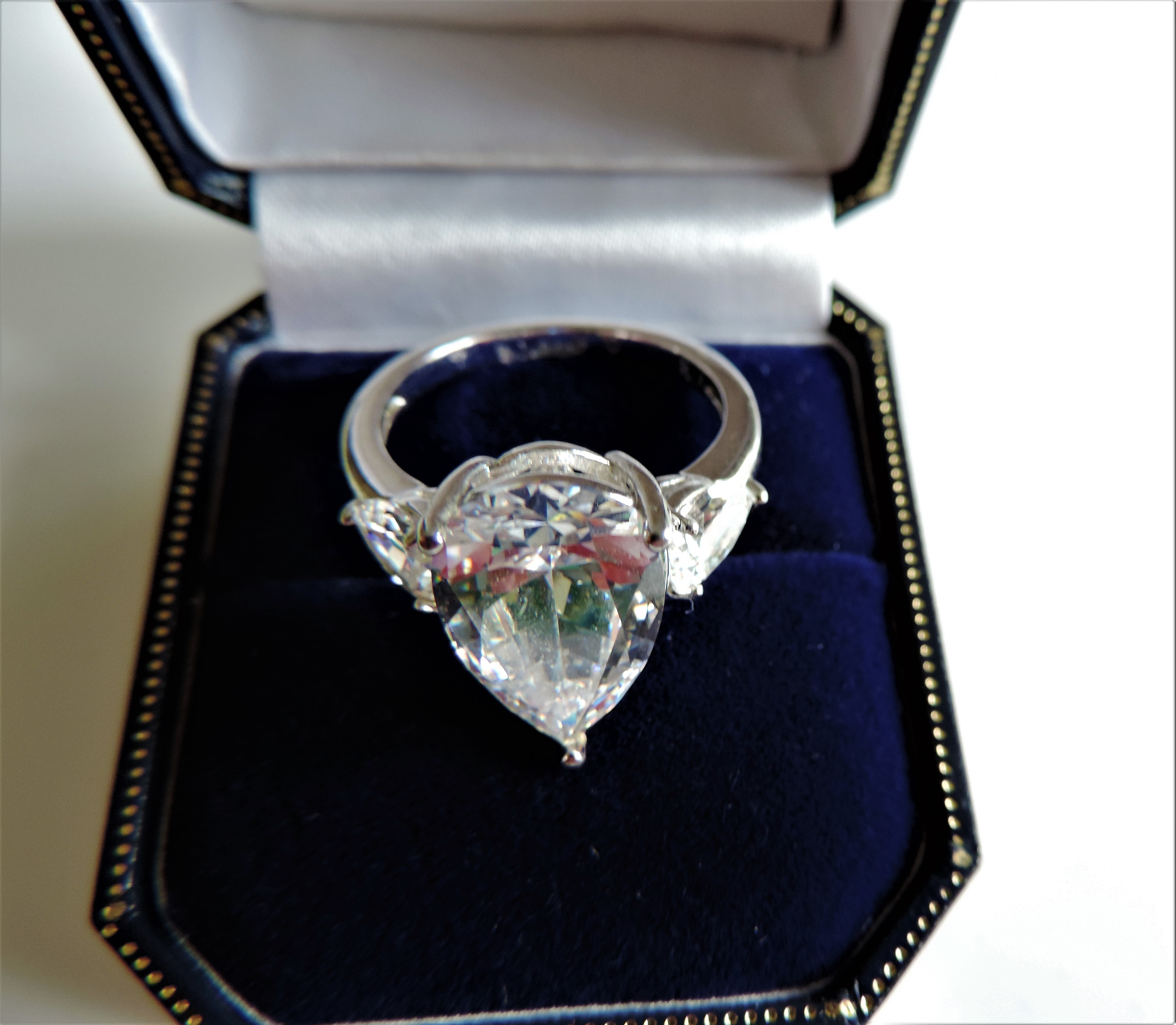 Sterling Silver 7ct Moissanite Ring New with Gift Box - Image 7 of 10