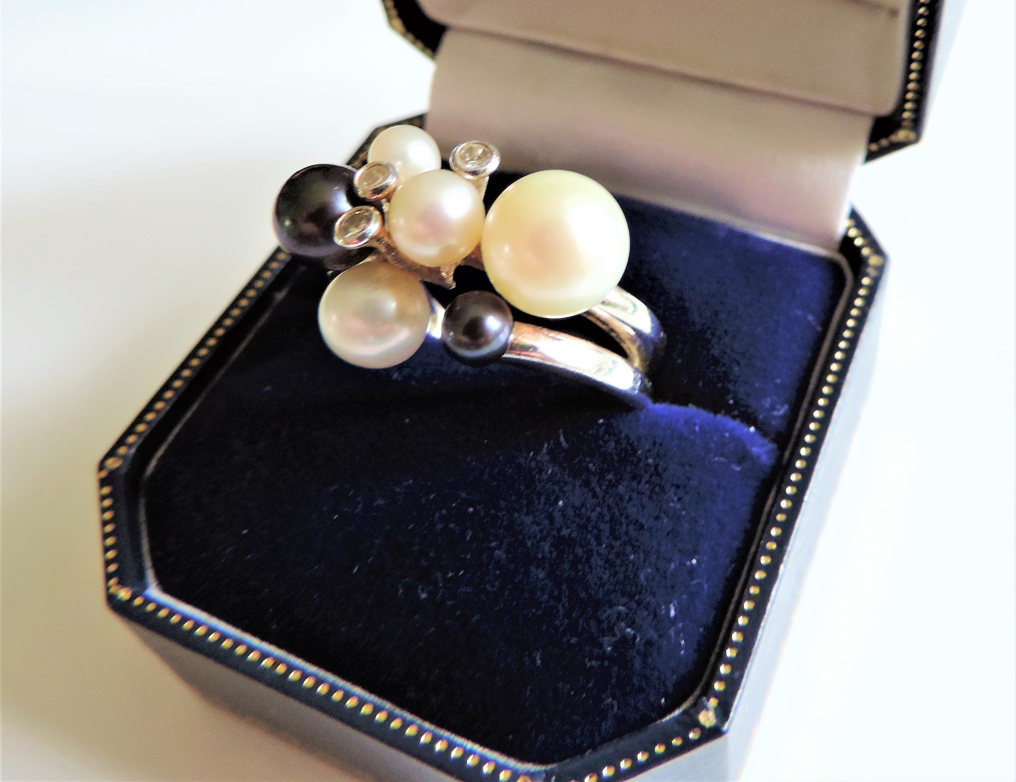 Sterling Silver Cultured Pearl Cluster Ring New with Gift Box - Image 4 of 5