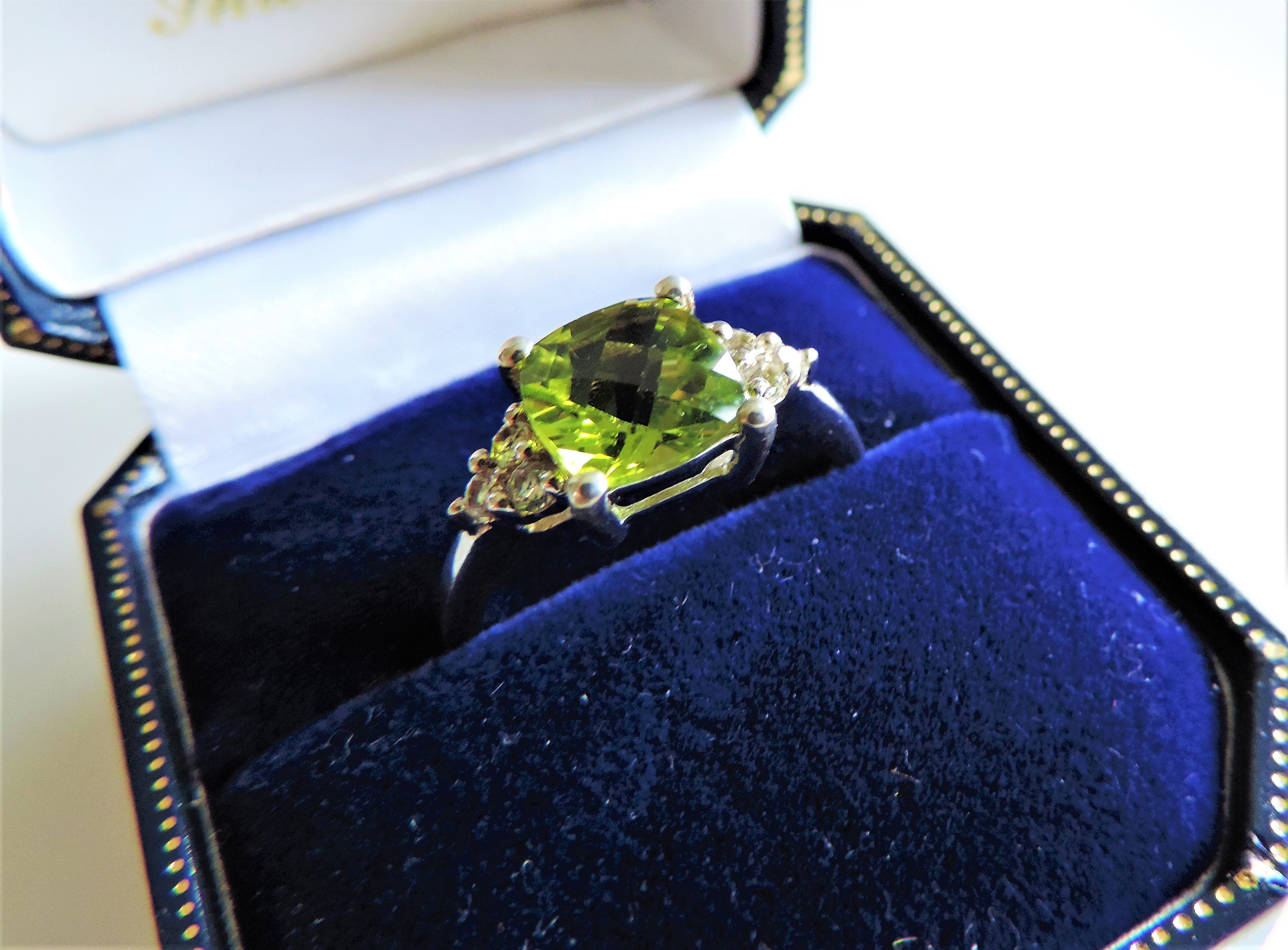 Sterling Silver 2.9 ct Peridot & Sapphire Ring New with Gift Box - Image 4 of 4