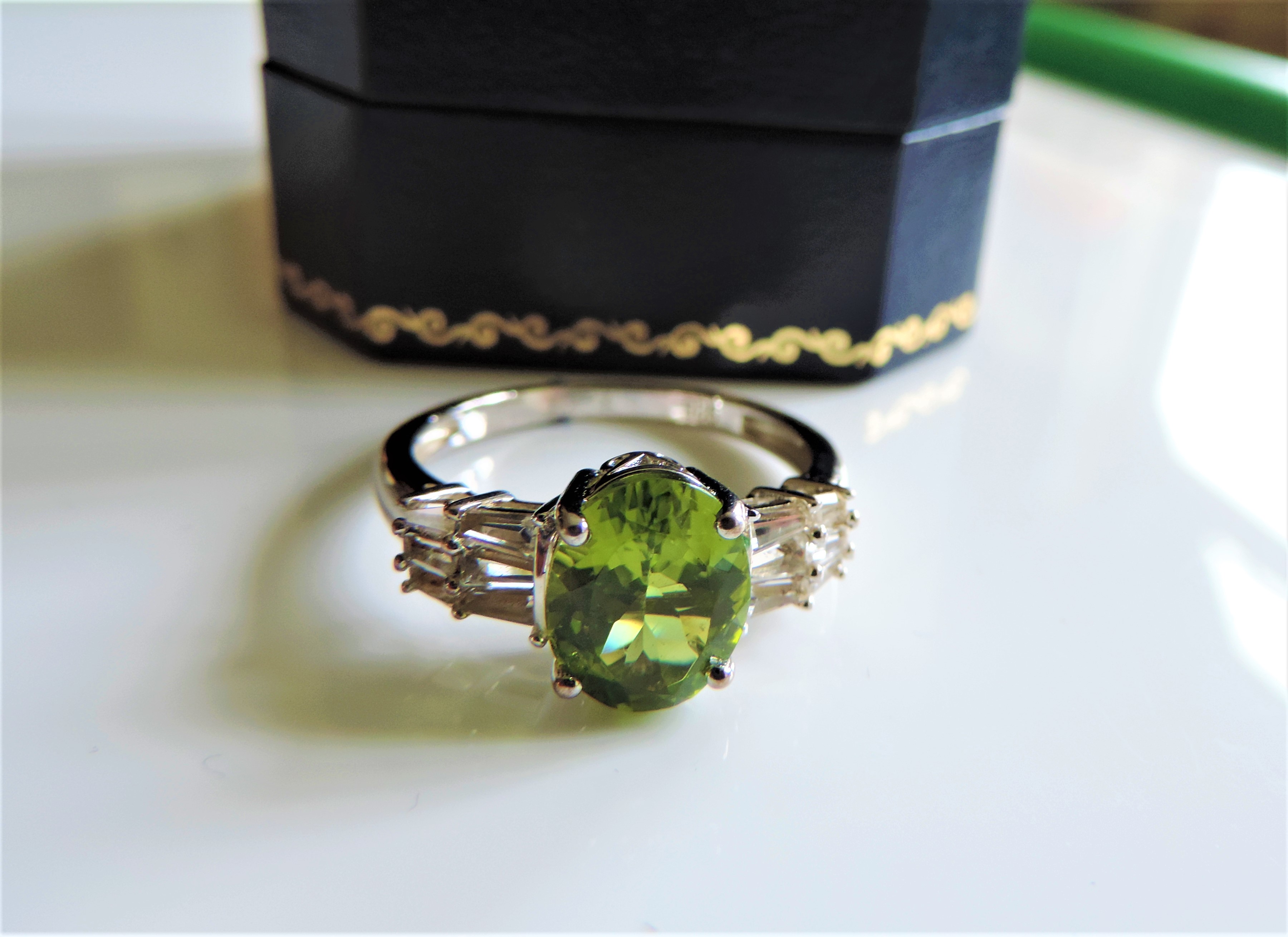 Sterling Silver 2.2ct Peridot Ring New with Gift Box - Image 3 of 4