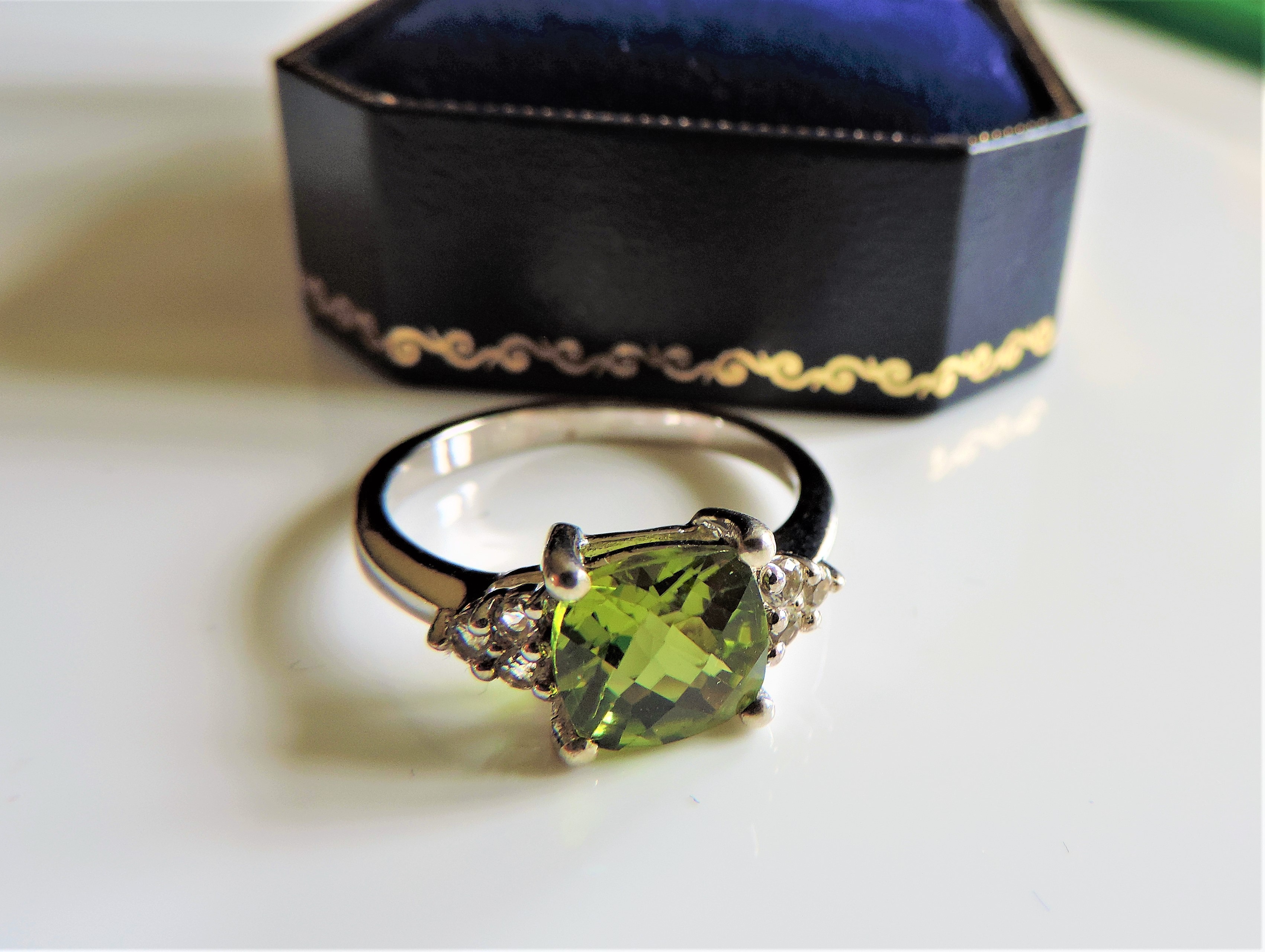 Sterling Silver 2.9 ct Peridot & Sapphire Ring New with Gift Box - Image 2 of 4