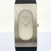 Gucci / 2400L - Lady's Steel Wrist Watch