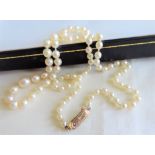 Vintage Cultured Pearl Necklace 9ct gold clasp 21 inches long