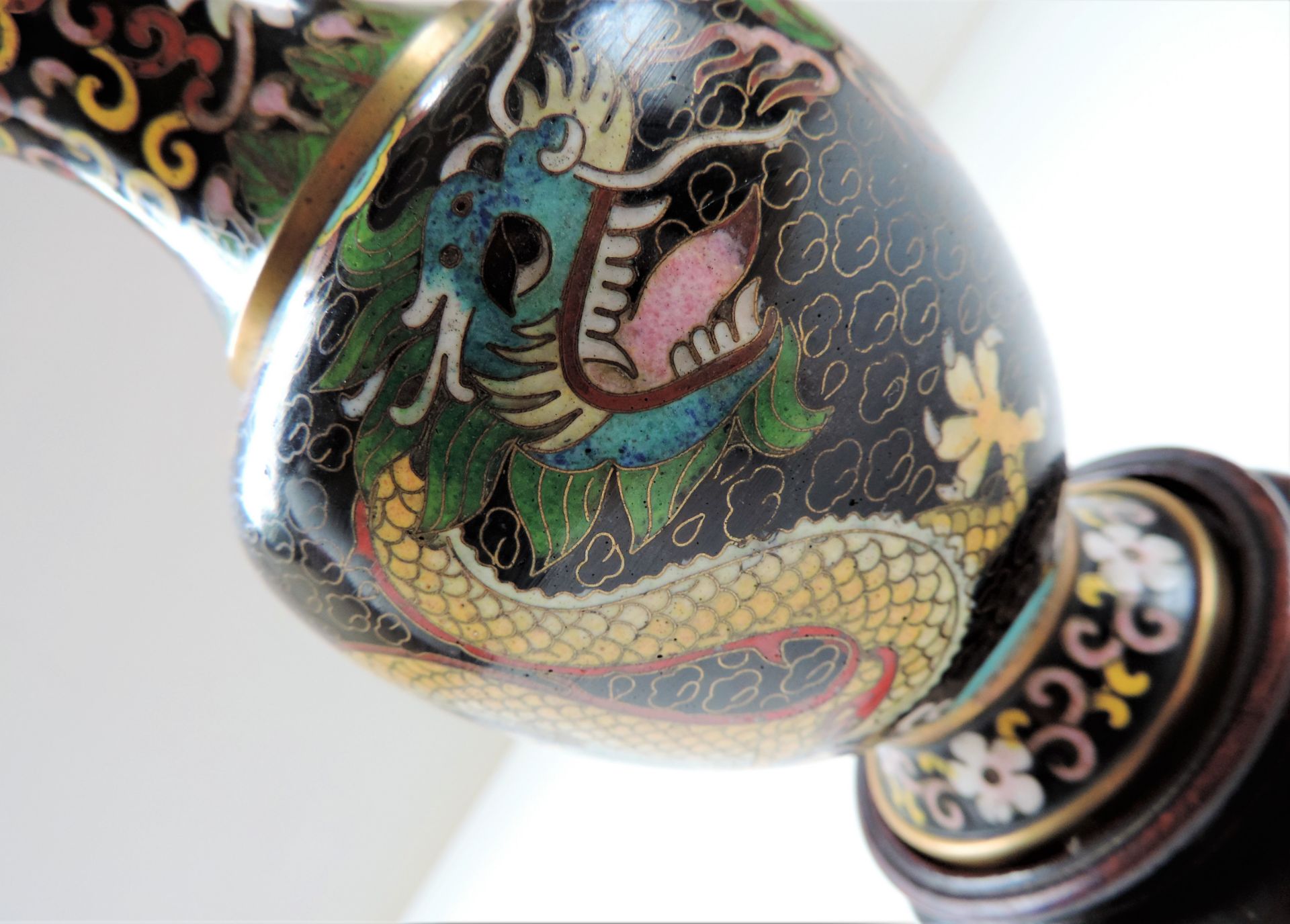 Vintage Cloisonne Imperial Dragon Vase 16cm tall - Image 6 of 7