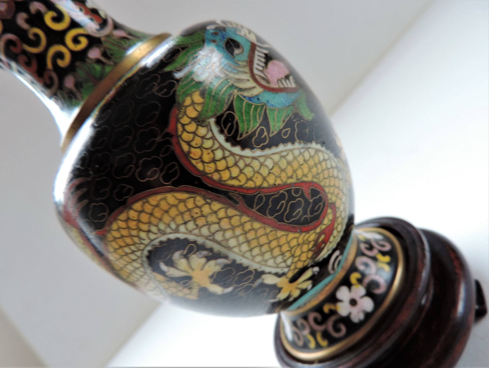Vintage Cloisonne Imperial Dragon Vase 16cm tall - Image 5 of 7