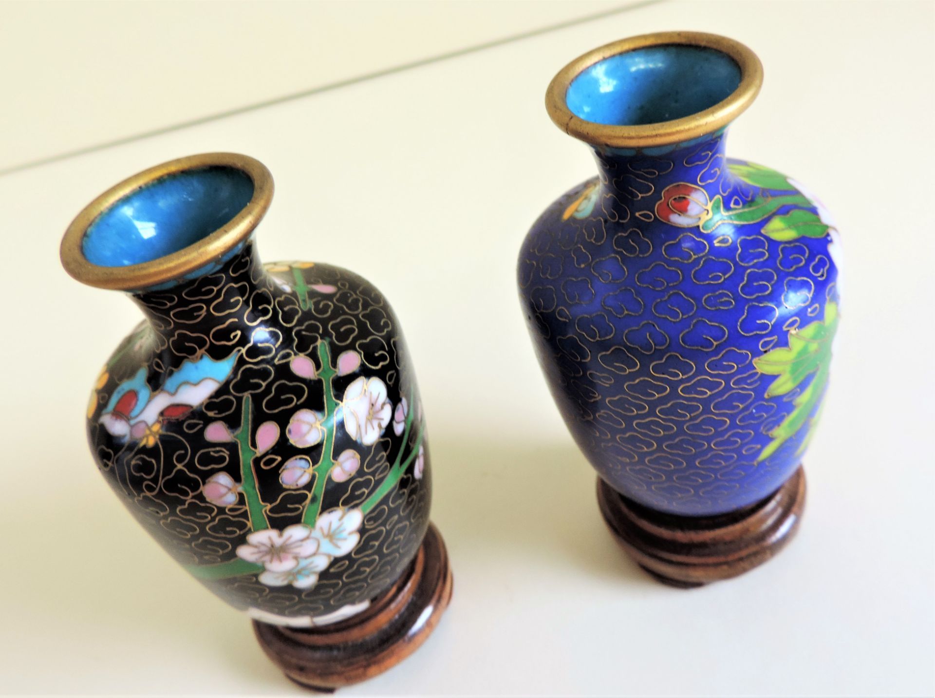 Pair of Vintage Cloisonne Vases - Image 3 of 5