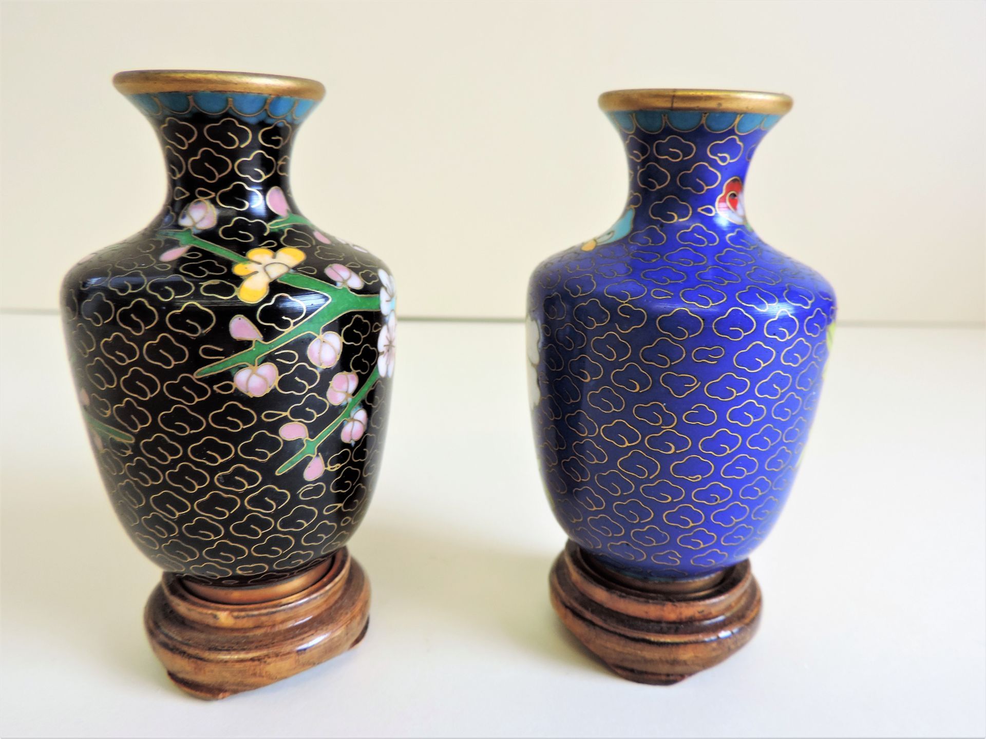 Pair of Vintage Cloisonne Vases - Image 4 of 5