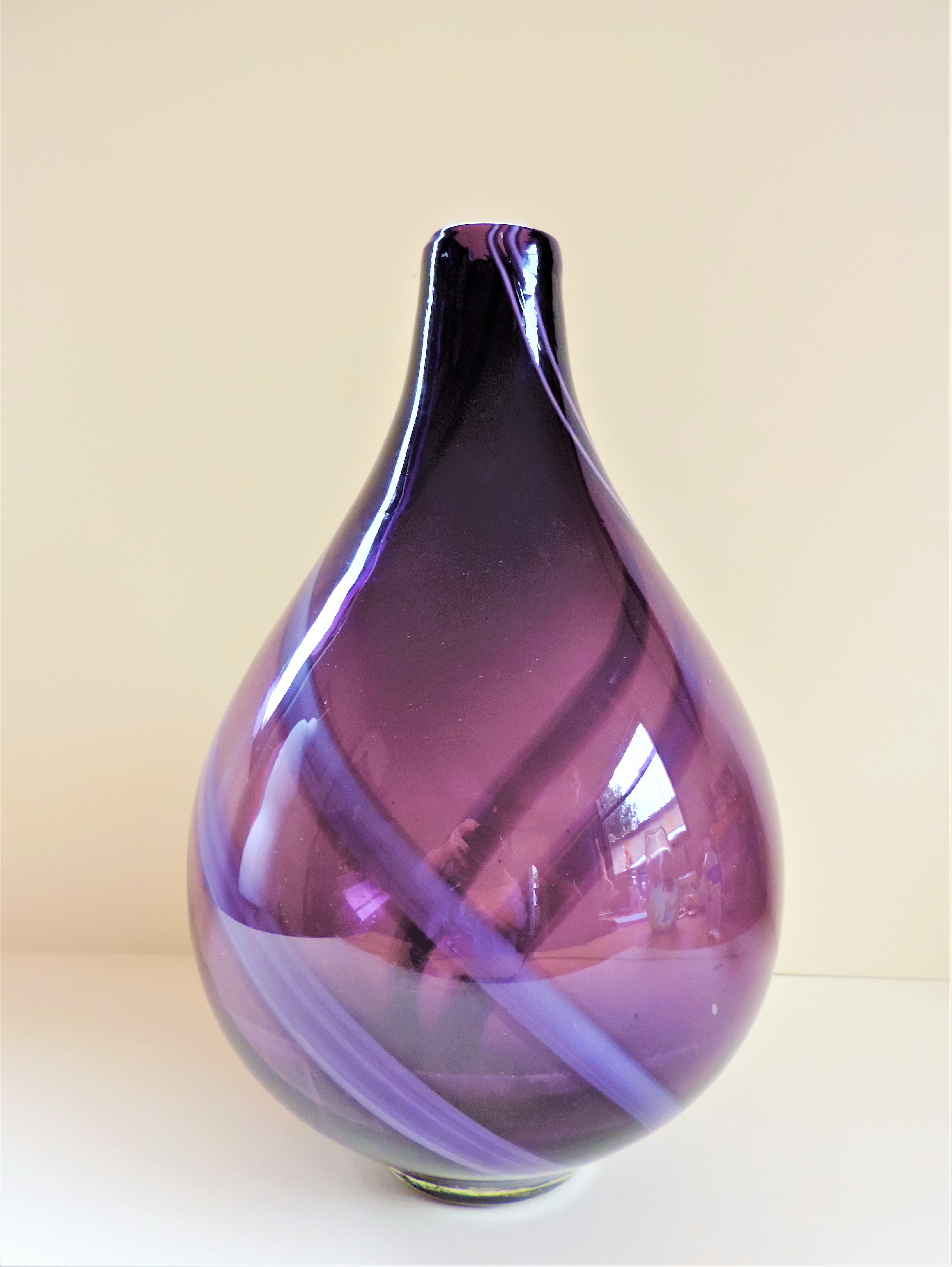 Large Purple Art Glass Vase 26cm High - Image 4 of 7