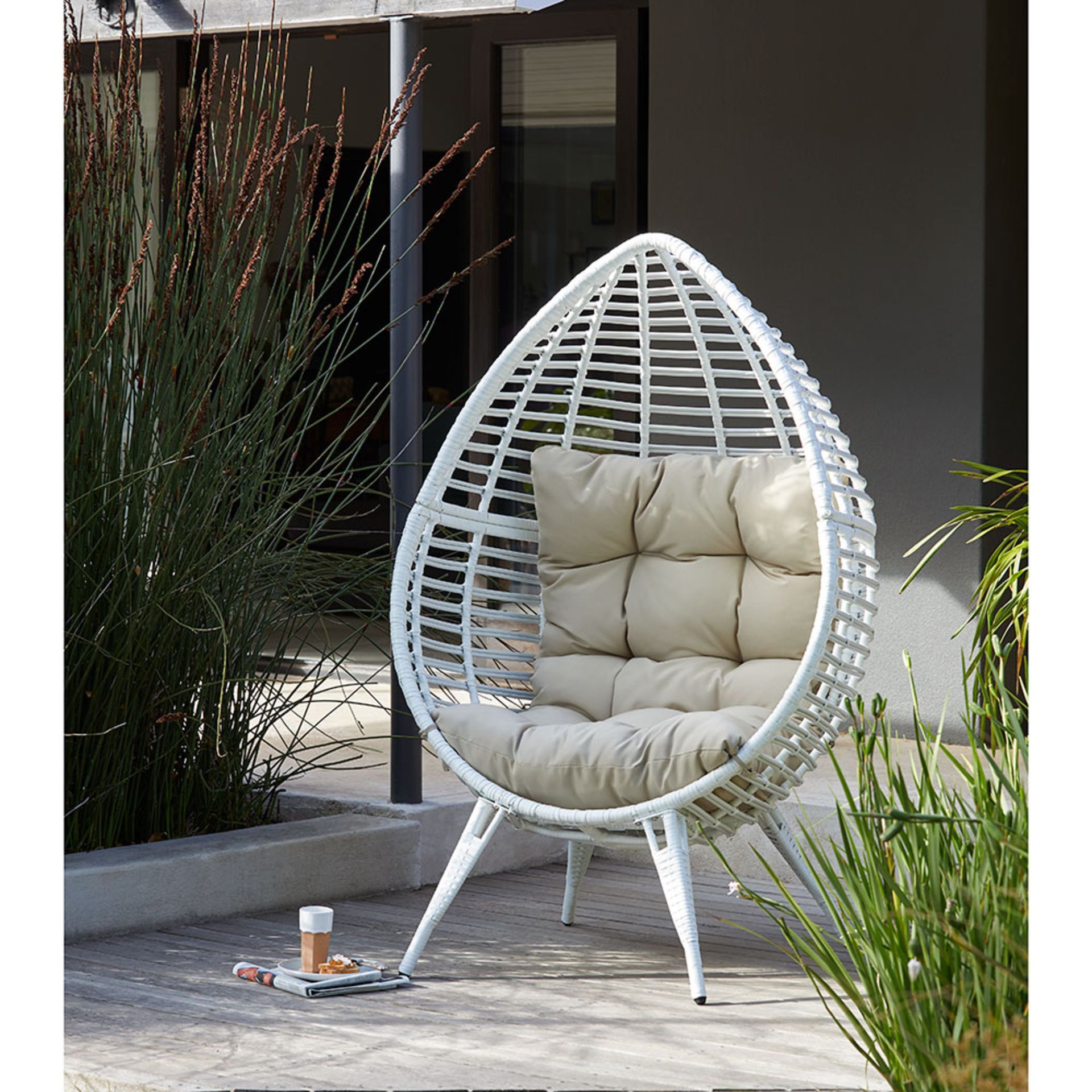 (4I) 1x Rattan Pod Chair White With 1x Cushion RRP £150. Unit Built – Assume Ex Display. Unit Appea - Image 2 of 6