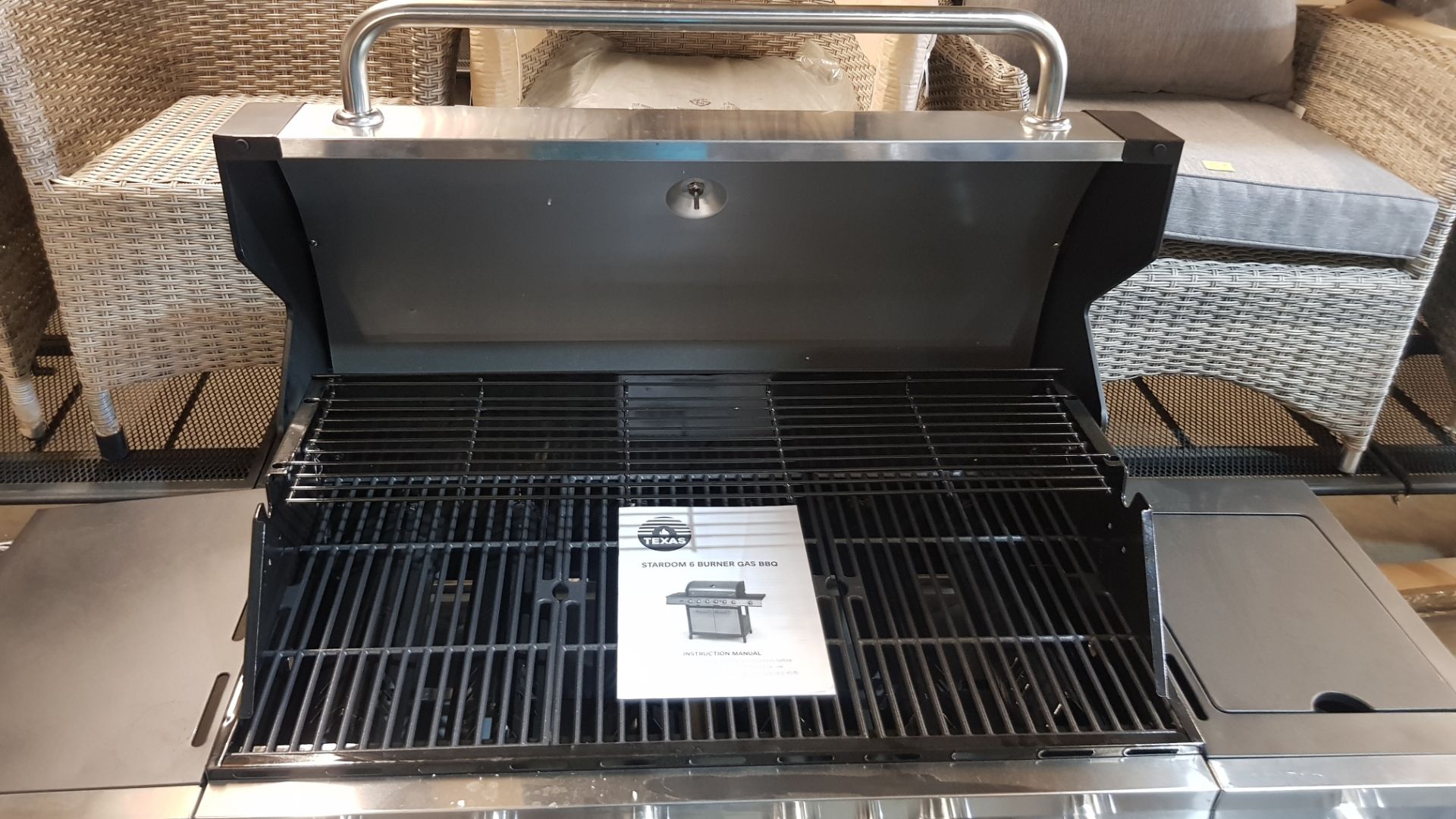 (R15) 1x Texas Stardom 6 Burner gas BBQ RRP £350. Stainless Steel Hood & Control Panel. Temperature - Image 2 of 7