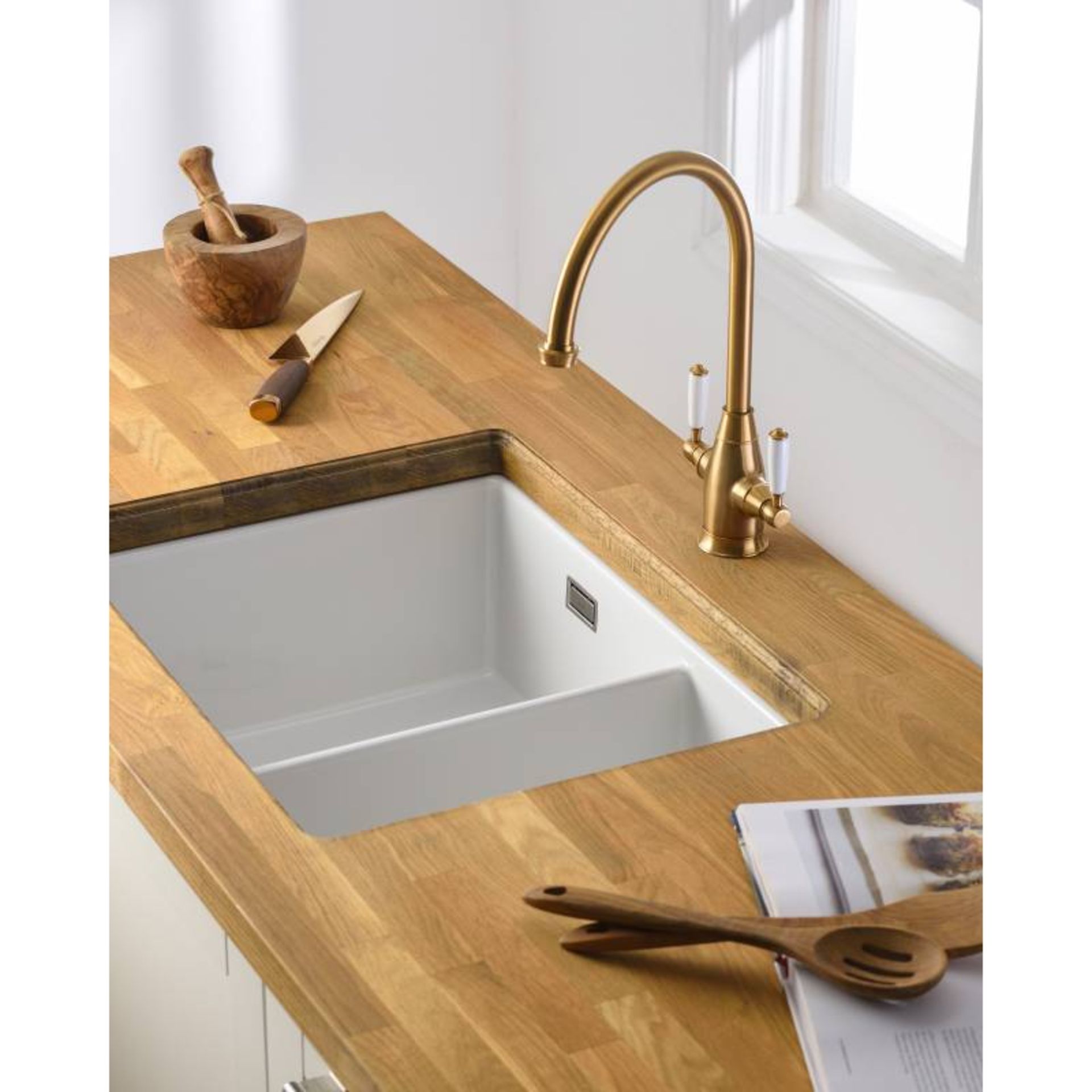 New (J34) Abode Sandon Large 1.5 Bowl Ceramic Kitchen Sink. RRP £434.00. Undermount Or Inset F...