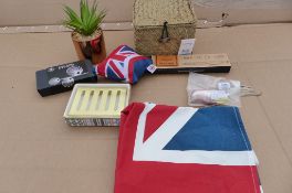 8 items to include shopping bag, artificial plant, soap dish and much more