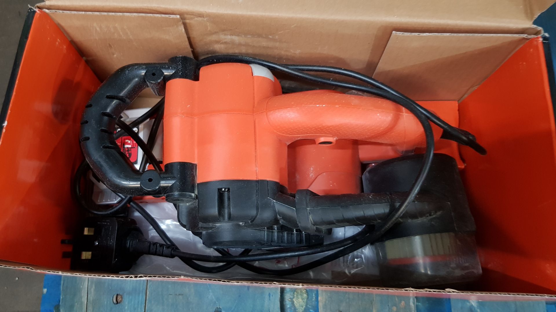 (P10) 1x Black & Decker 720W Belt Sander RRP £72. - Image 3 of 3