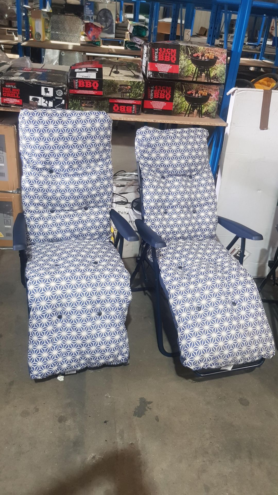 (3A) 2x Blue White Geometric Pattern Reclining Garden Chair. - Image 3 of 3