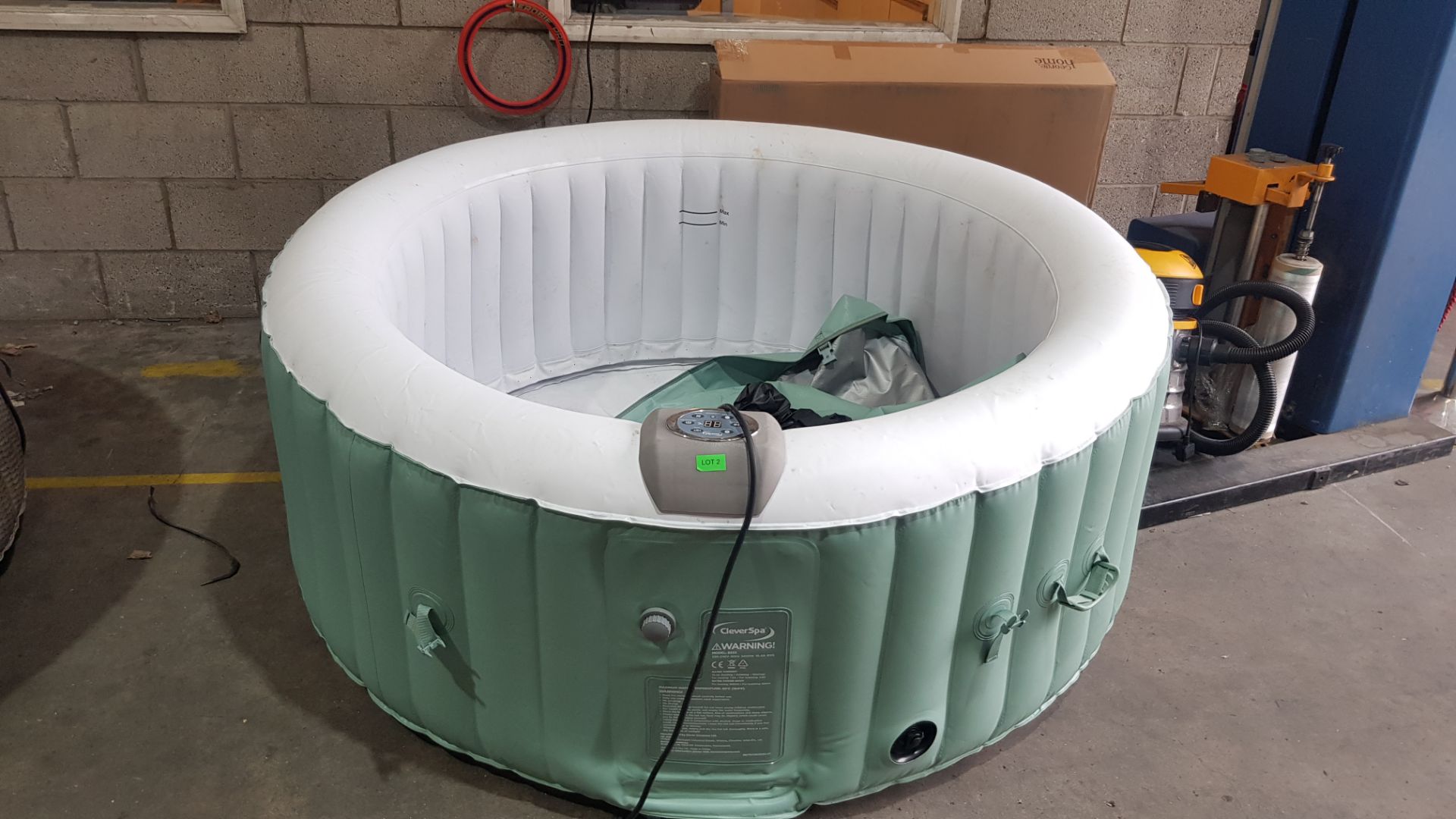 1x CleverSpa Cotswolds RRP £350. 4 Person Hot Tub. Unit Powers On And Inflates. Lot Includes Lid, - Image 5 of 12