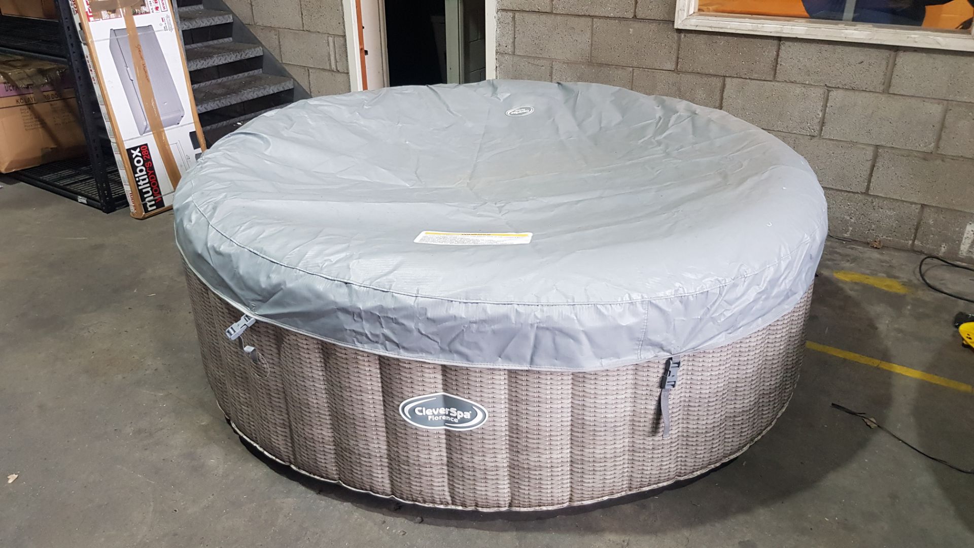 1x CleverSpa Florence RRP £560. 6 Person Hot Tub. Unit Powers On And Inflates. Lot Includes Lid, G - Image 6 of 10