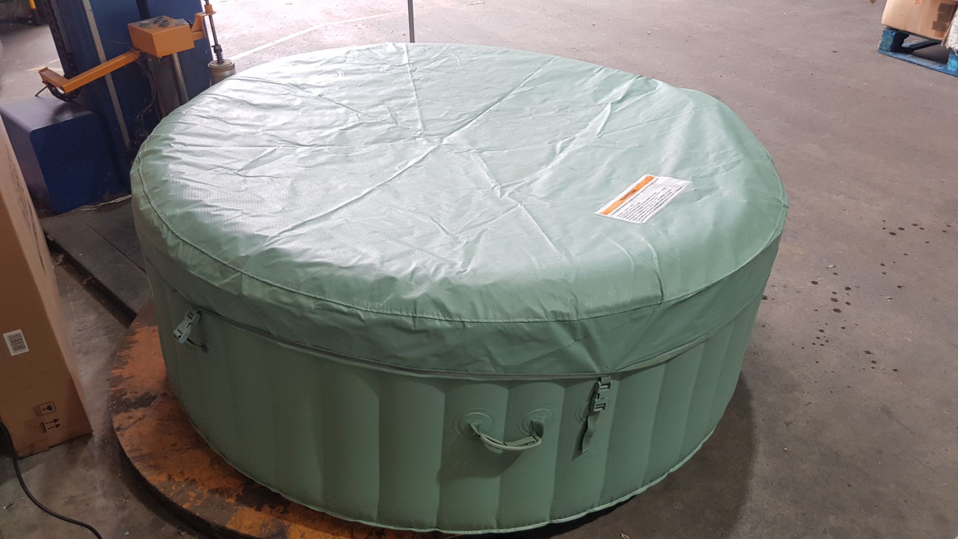 1x CleverSpa Cotswolds RRP £350. 4 Person Hot Tub. Unit Powers On And Inflates. Lot Includes Lid, - Image 10 of 12