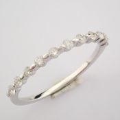 Certificated 14K White Gold Diamond Ring (Total 0.25 Ct. Stone)