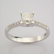 Certificated 18K White Gold Diamond Ring (Total 0.77 Ct. Stone)