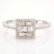 Certificated 14K White Gold Diamond Ring (Total 0.31 Ct. Stone)