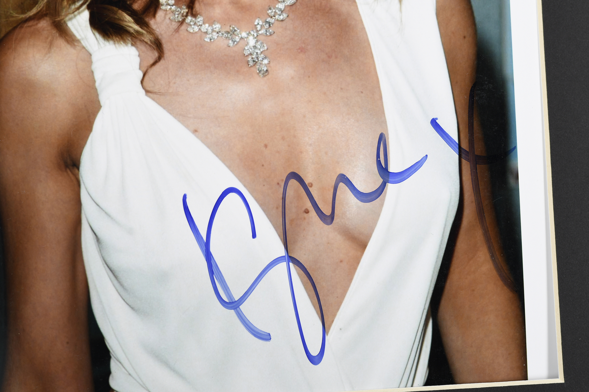 KYLIE MINOGUE Original signature - Image 2 of 2