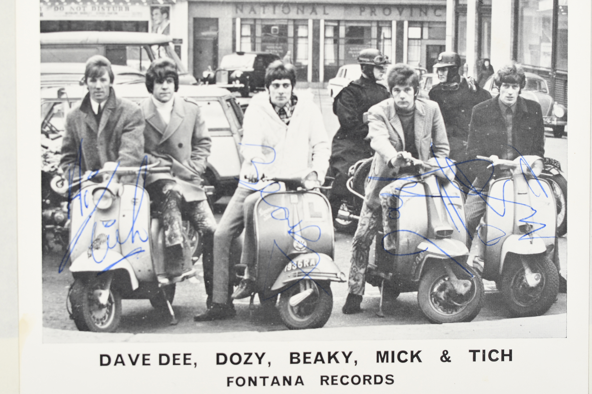 DAVE DEE, DOZY, BEAKY, MICK & TICH Original signatures - Image 2 of 3