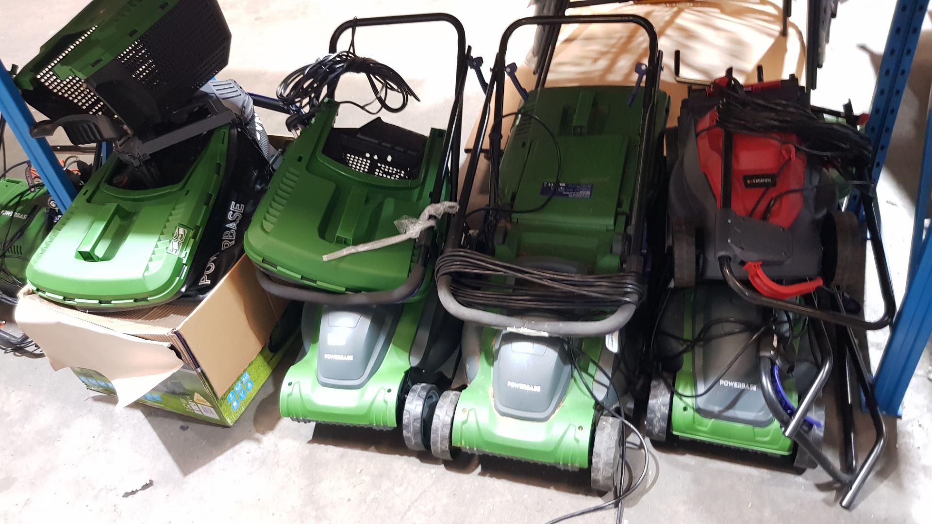 (10CD) Trader’s Lot – Contents Of 3 Bays. 13x Mixed Lawn Mowers. To Include Powerbase, Flymo, Qualc - Image 9 of 11