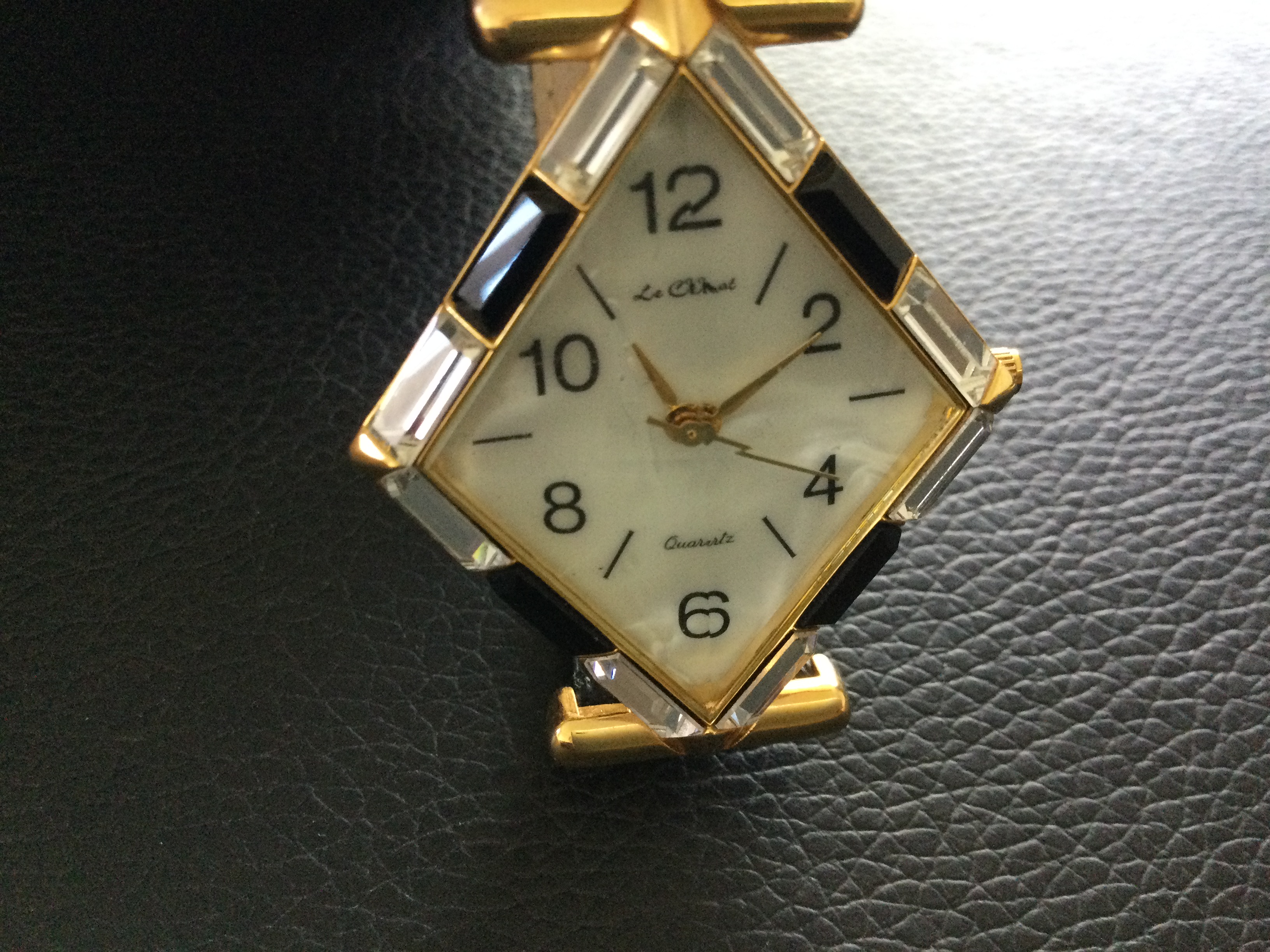 Le Chat Quartz Ladies Wristwatch (GS35) If a young lady, or indeed an older lady wanted to - Image 2 of 5