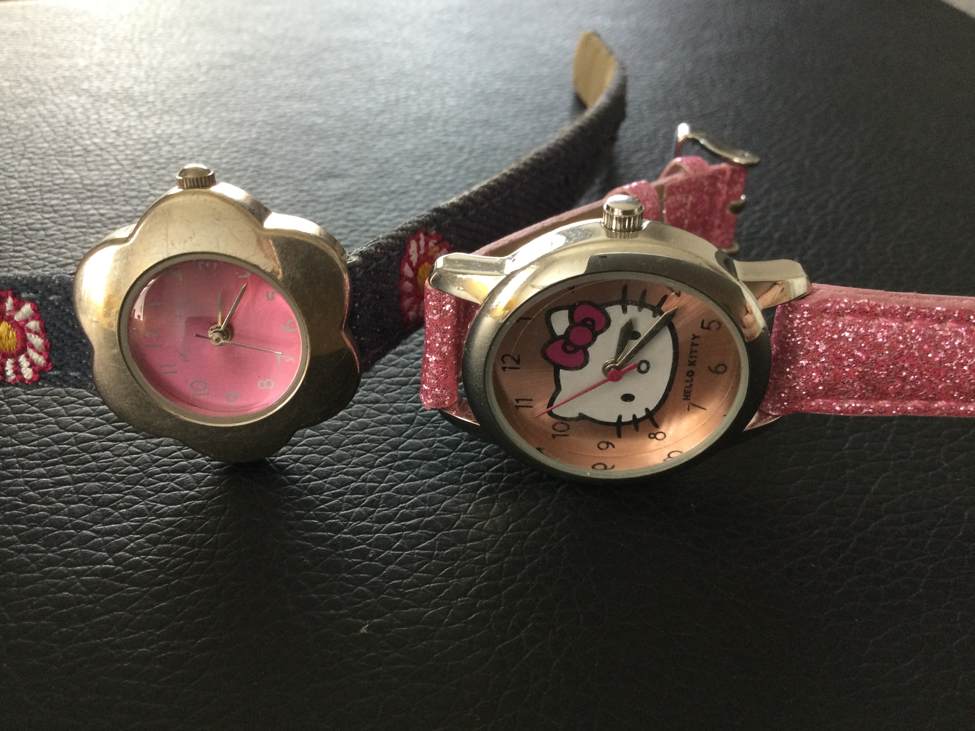 2x Little Sisters Hello Kitty Wristwatches (GS75) Two Little Sisters watches, both working - Image 3 of 4