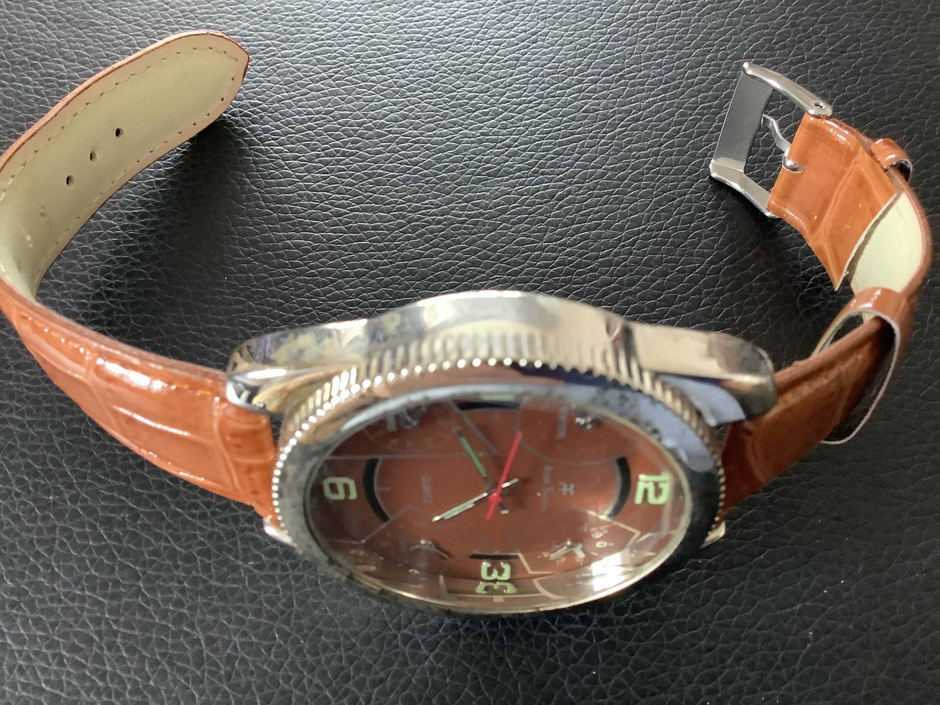 A Pair of Andre Francois Wristwatches (GS 160) Here are 2 Andre Francois Wristwatches. They - Image 3 of 6