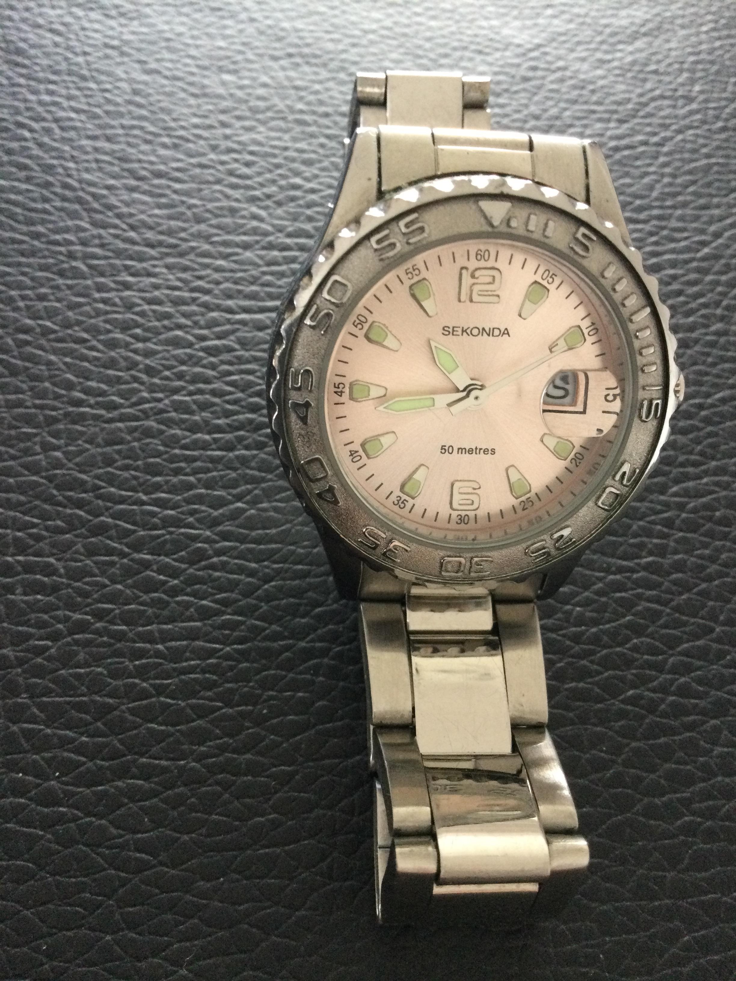 Sekonda Quartz Ladies Wristwatch (GS32) If a Ladies Watch can be beautiful, this is it. It is - Image 2 of 5