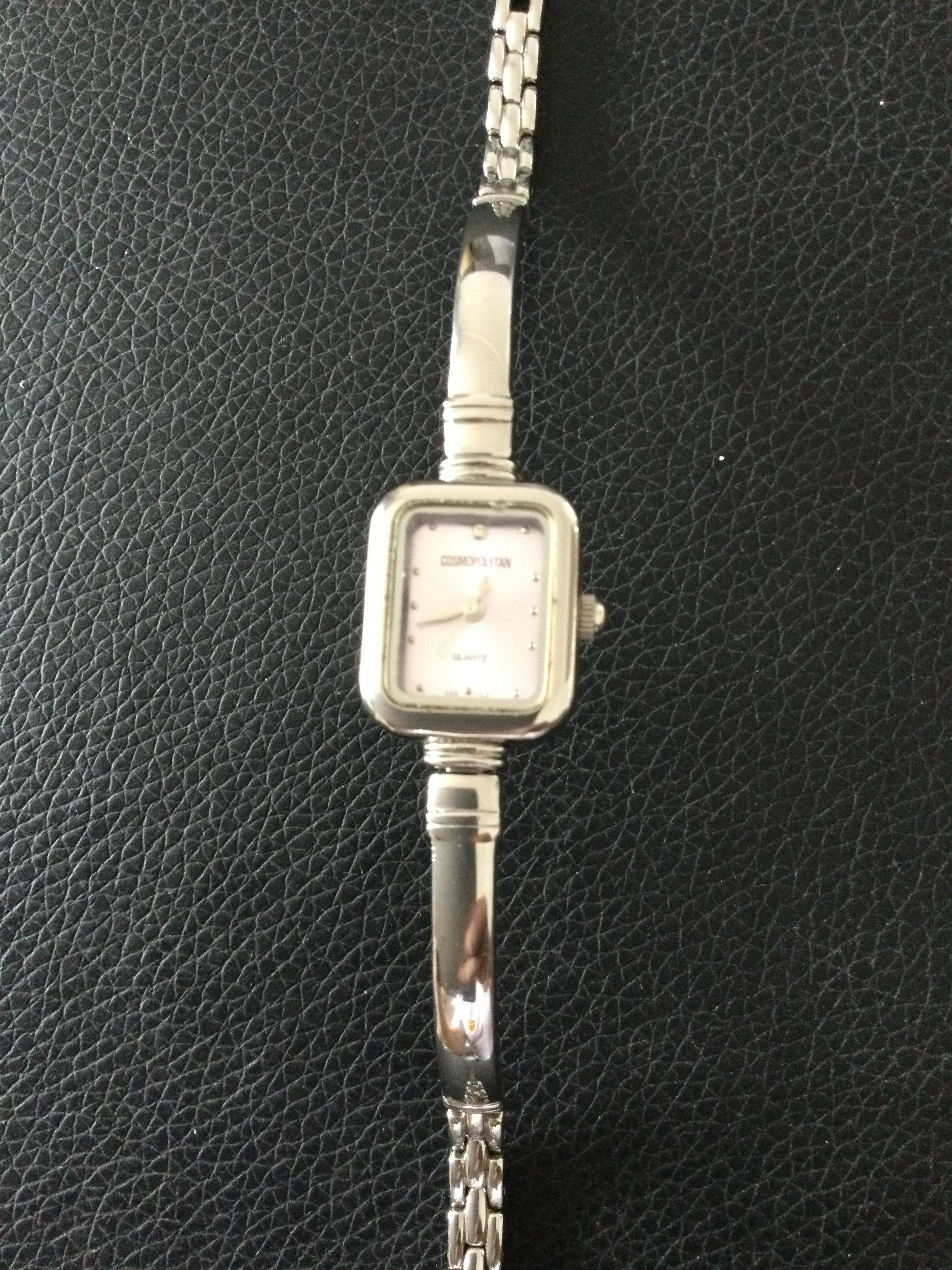 Cosmopolitan Hearst Quartz Ladies Wristwatch (GS23) This is a beautiful little Cosmopolitan - Image 4 of 6