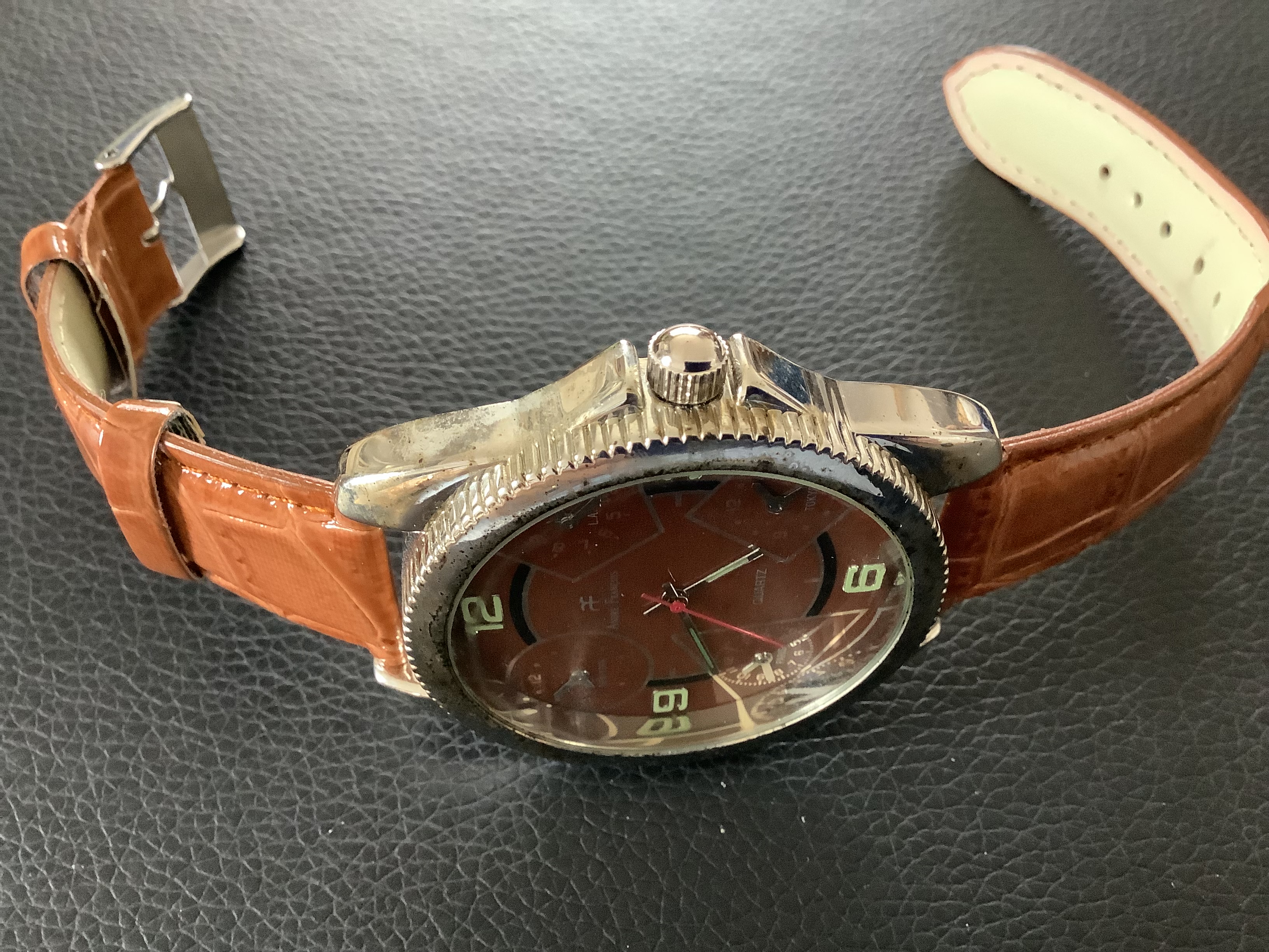 A Pair of Andre Francois Wristwatches (GS 160) Here are 2 Andre Francois Wristwatches. They - Image 2 of 6