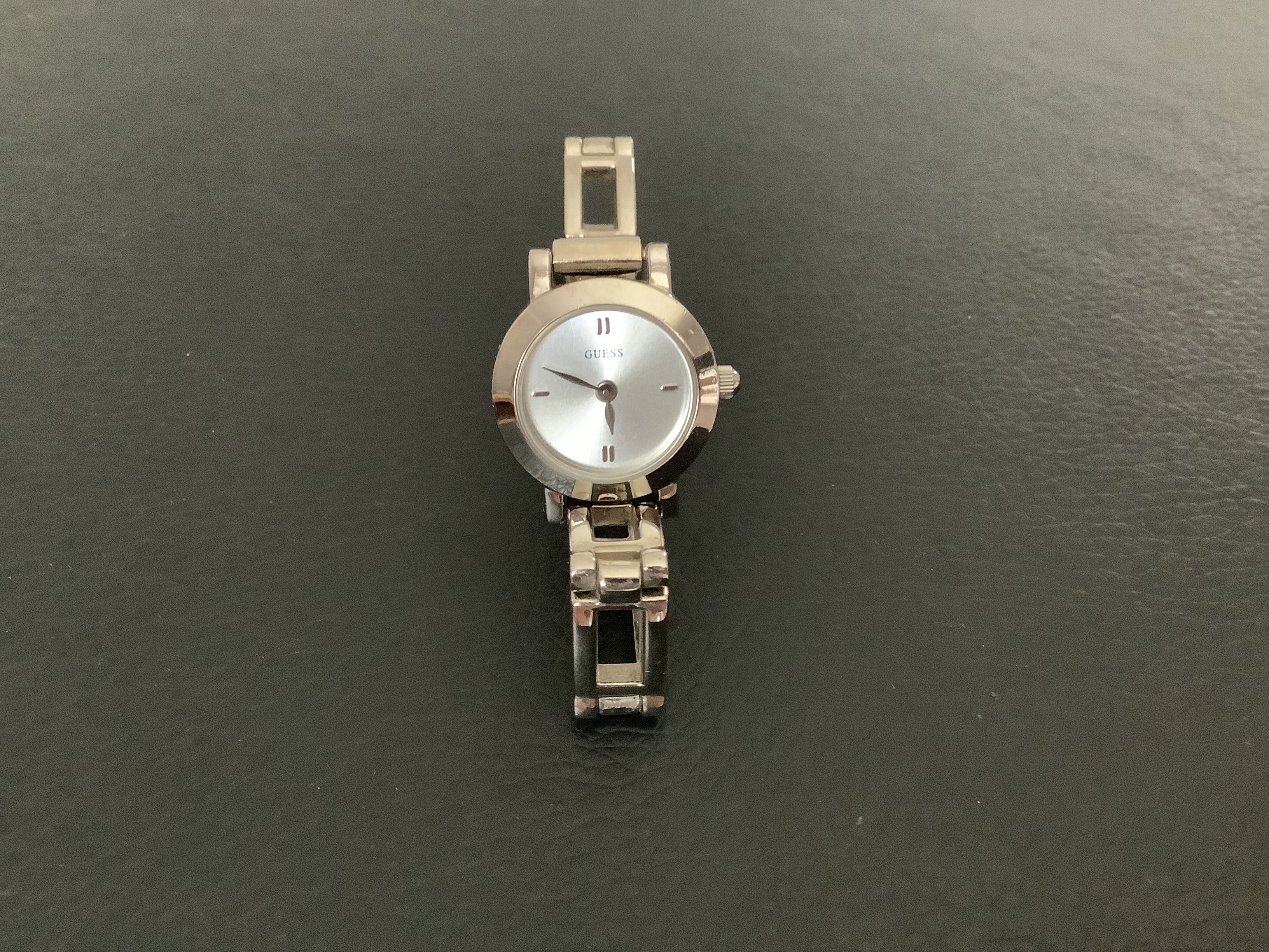 Beautiful Guess Ladies Quartz Wristwatch (GS 173) A beautiful little Guess Ladies Wristwatch.