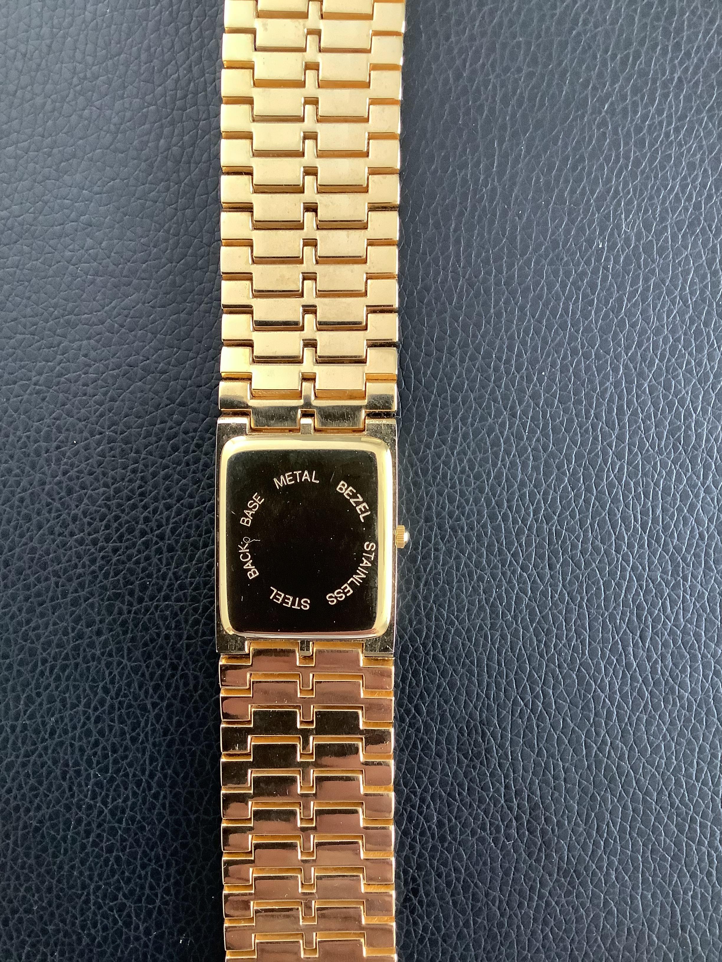 Beautiful Gold Plated Collezie Unisex Diamante Wristwatch (GS 144) This is a beautiful Gold - Image 5 of 5