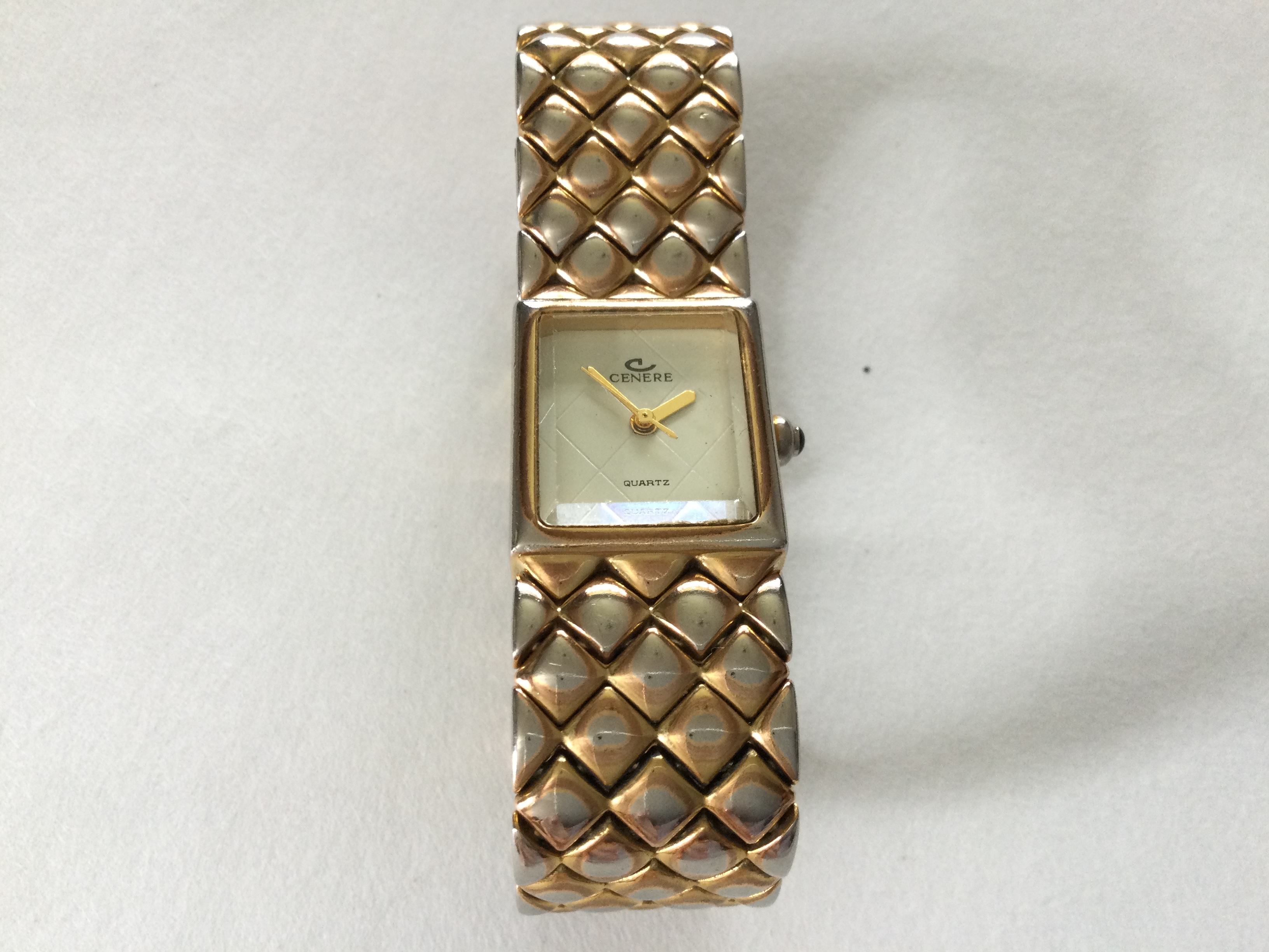Ladies Cenere 545 Gold Plated Wristwatch (Gs6) A beautiful little Cenere 545 Gold Plated