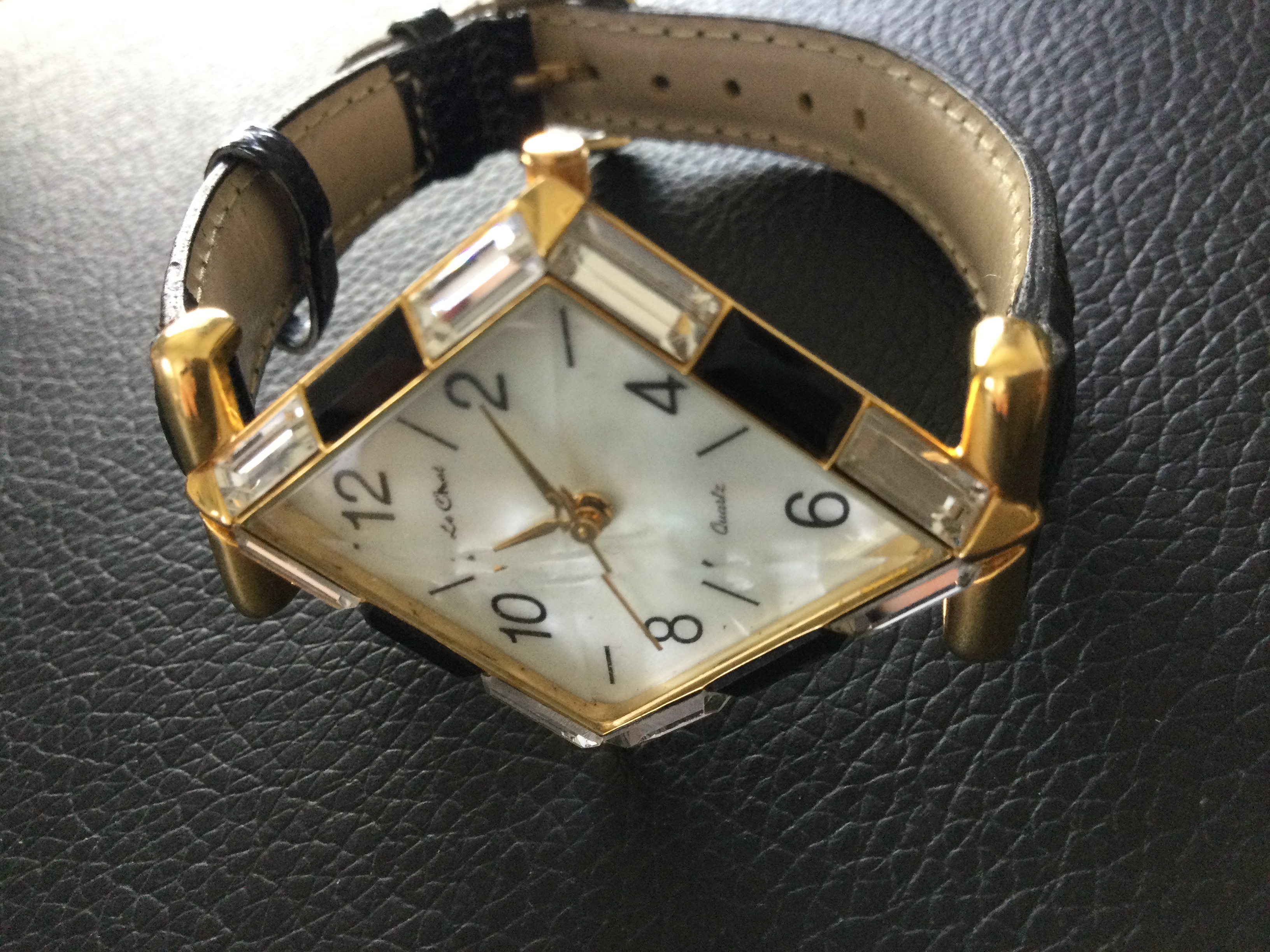 Le Chat Quartz Ladies Wristwatch (GS35) If a young lady, or indeed an older lady wanted to - Image 4 of 5