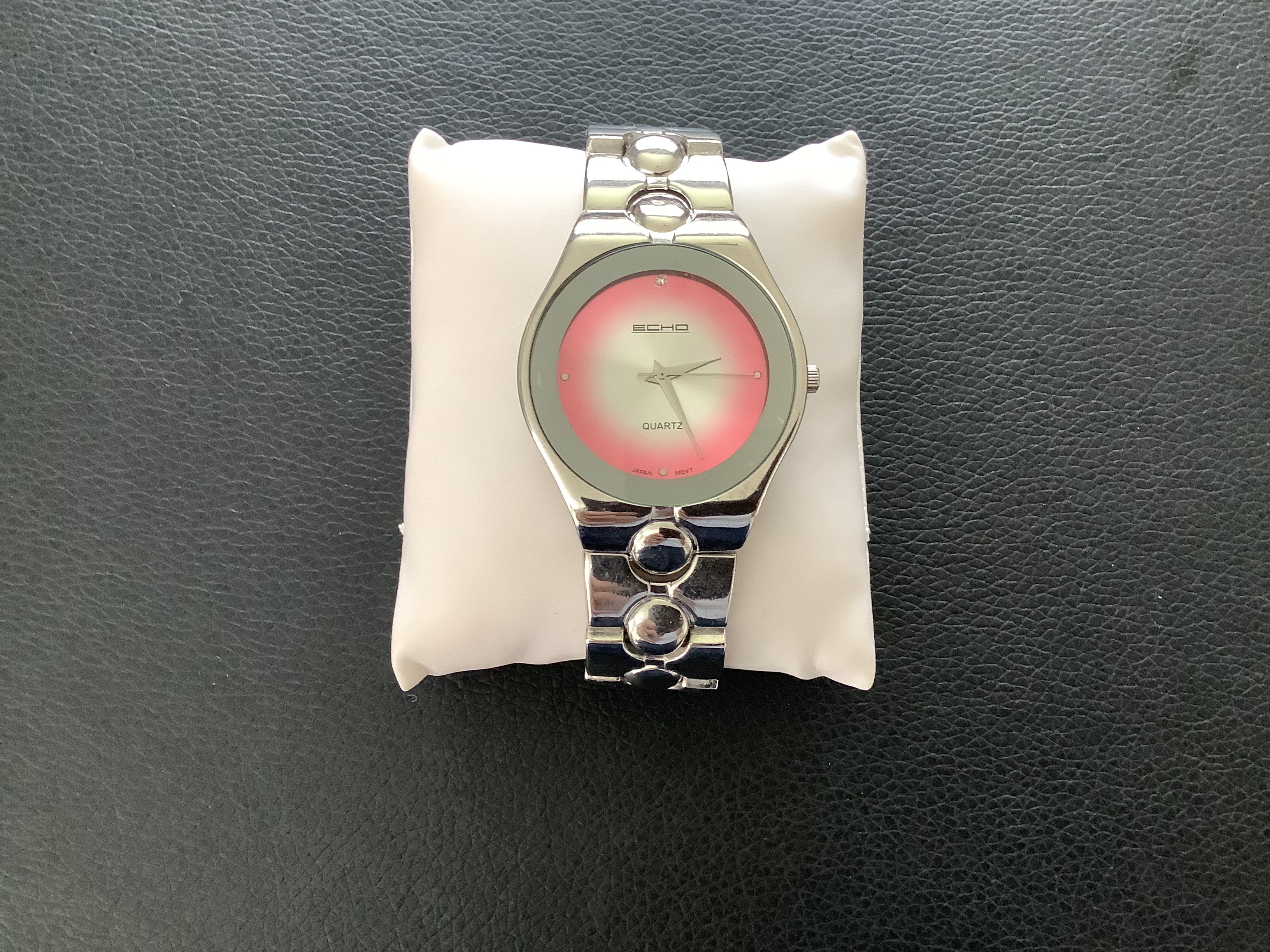 Delightful Echo Quartz as new wristwatch with mirror effect face (GS 148) Here is an Echo