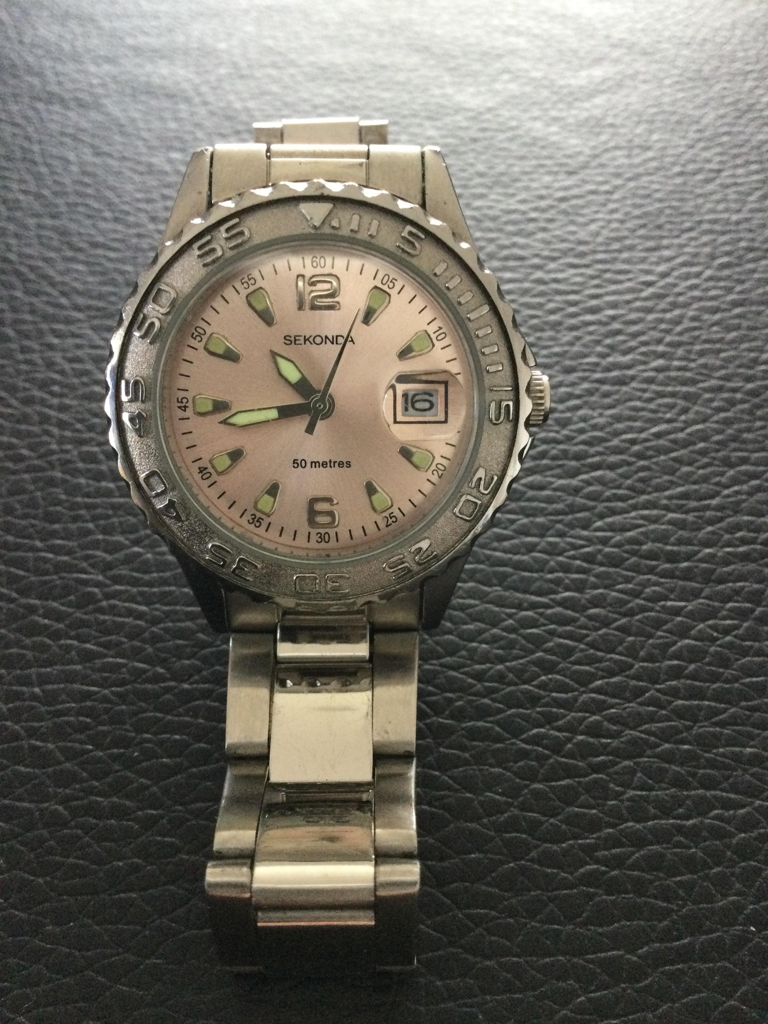 Sekonda Quartz Ladies Wristwatch (GS32) If a Ladies Watch can be beautiful, this is it. It is