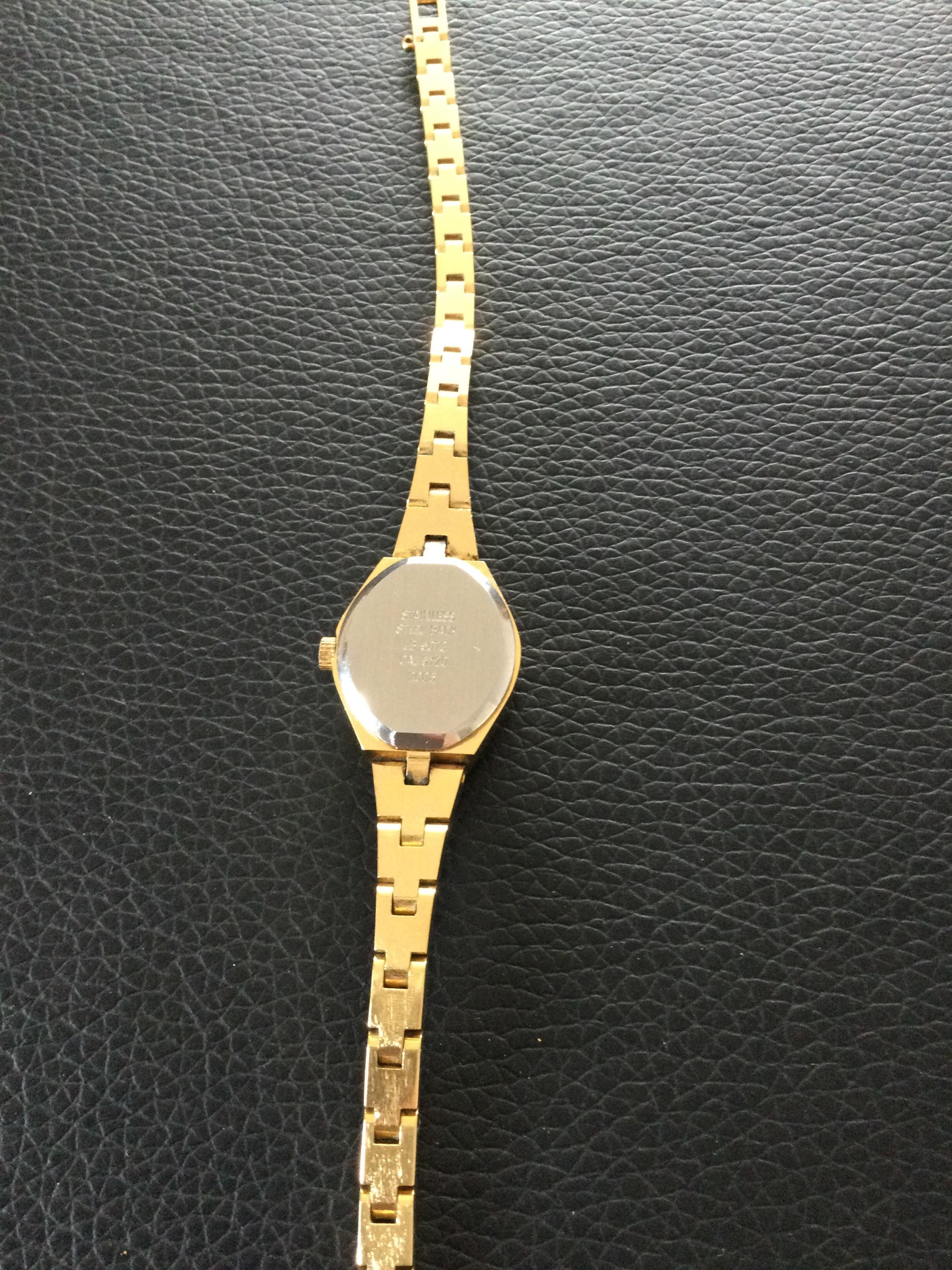 Beautiful Gold Plated Accurist Wristwatch with Bark effect Bracelet & Diamond (GS 124) A - Image 2 of 2