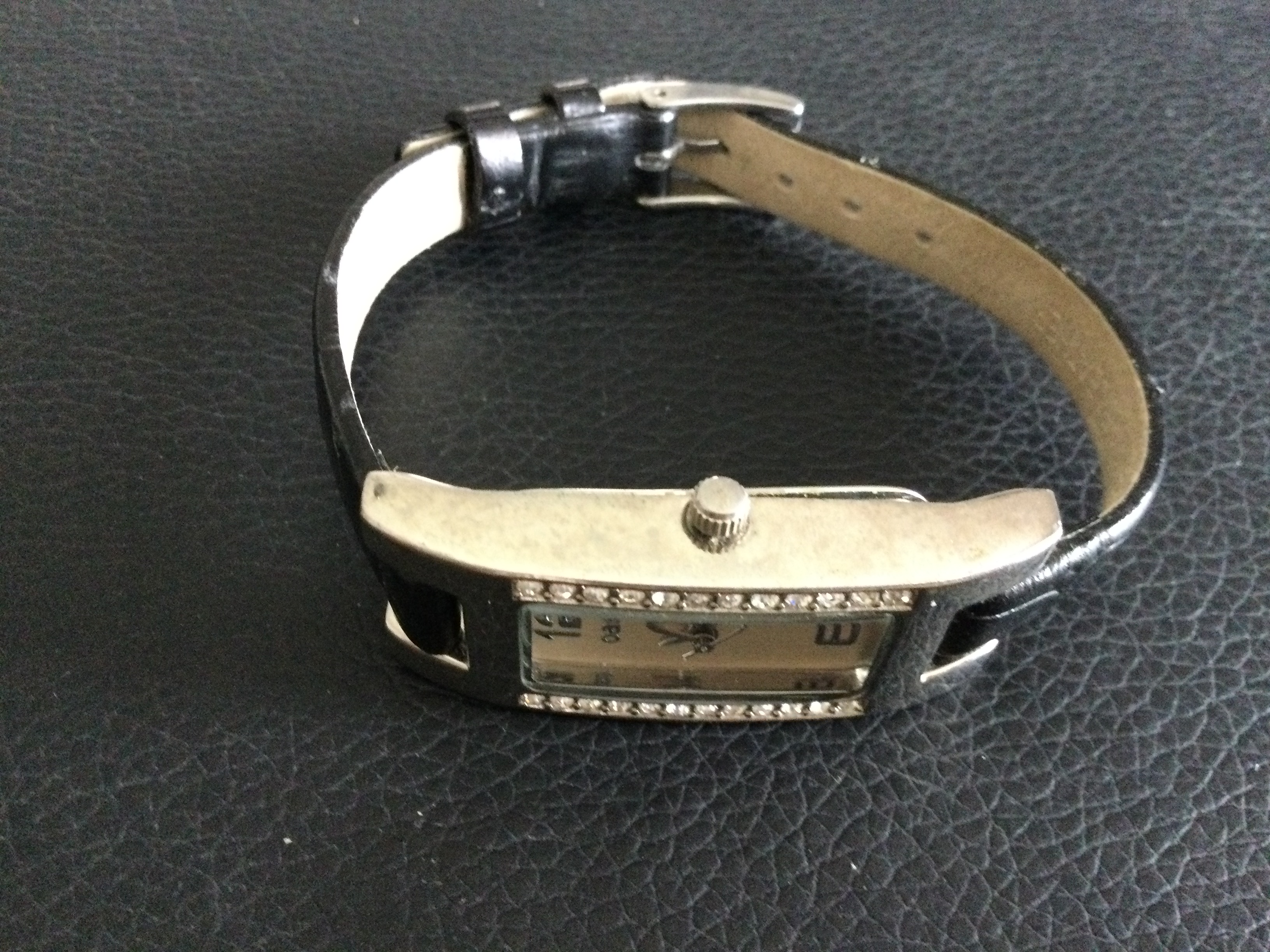 Oasis Ladies Quartz Wristwatch With Diamante (GS45) Working really well, this little Oasis - Image 4 of 7