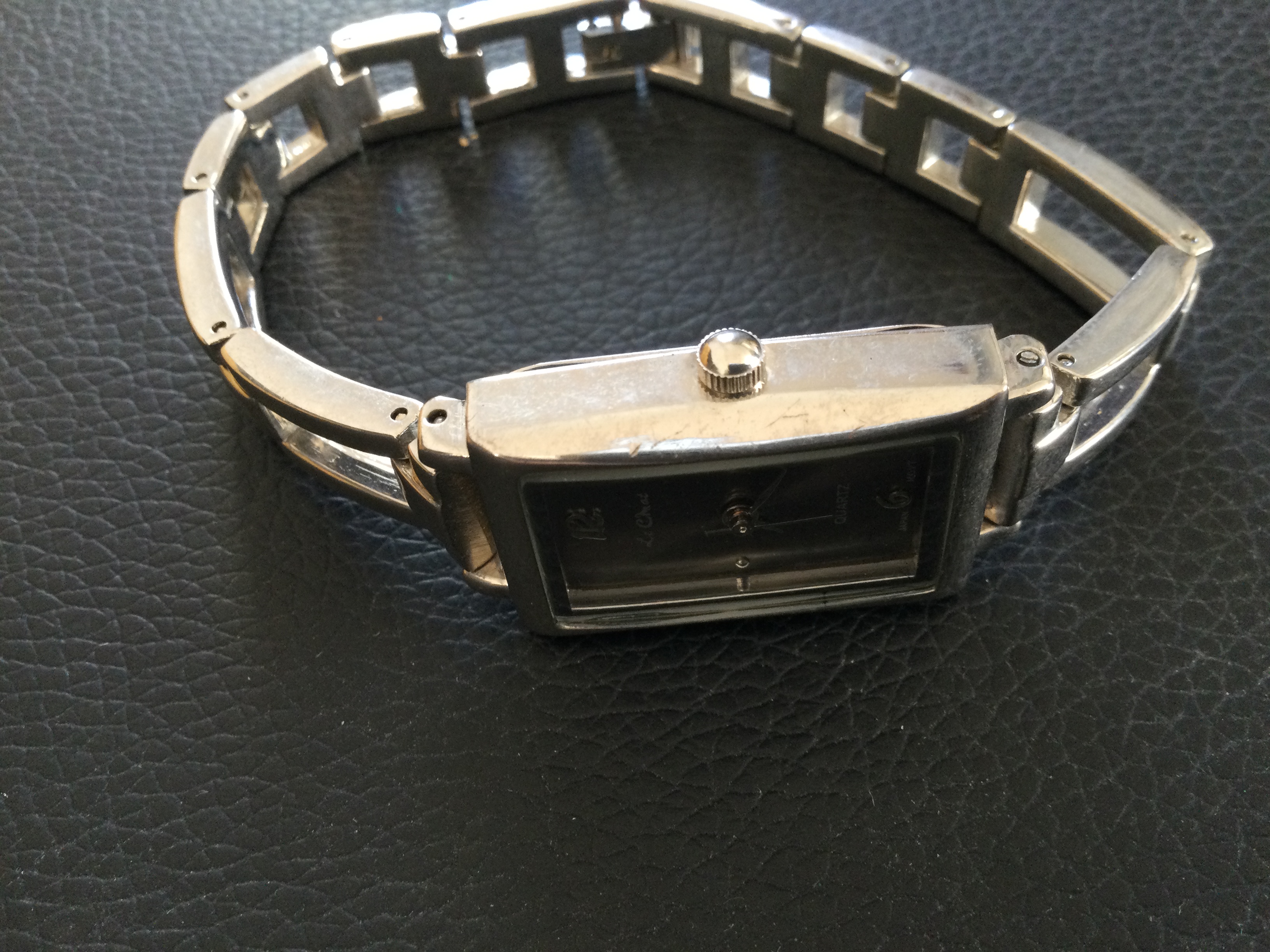 Le Chat Quartz Ladies Wristwatch (GS16) A really nice little Le Chat Quartz Ladies wristwatch.