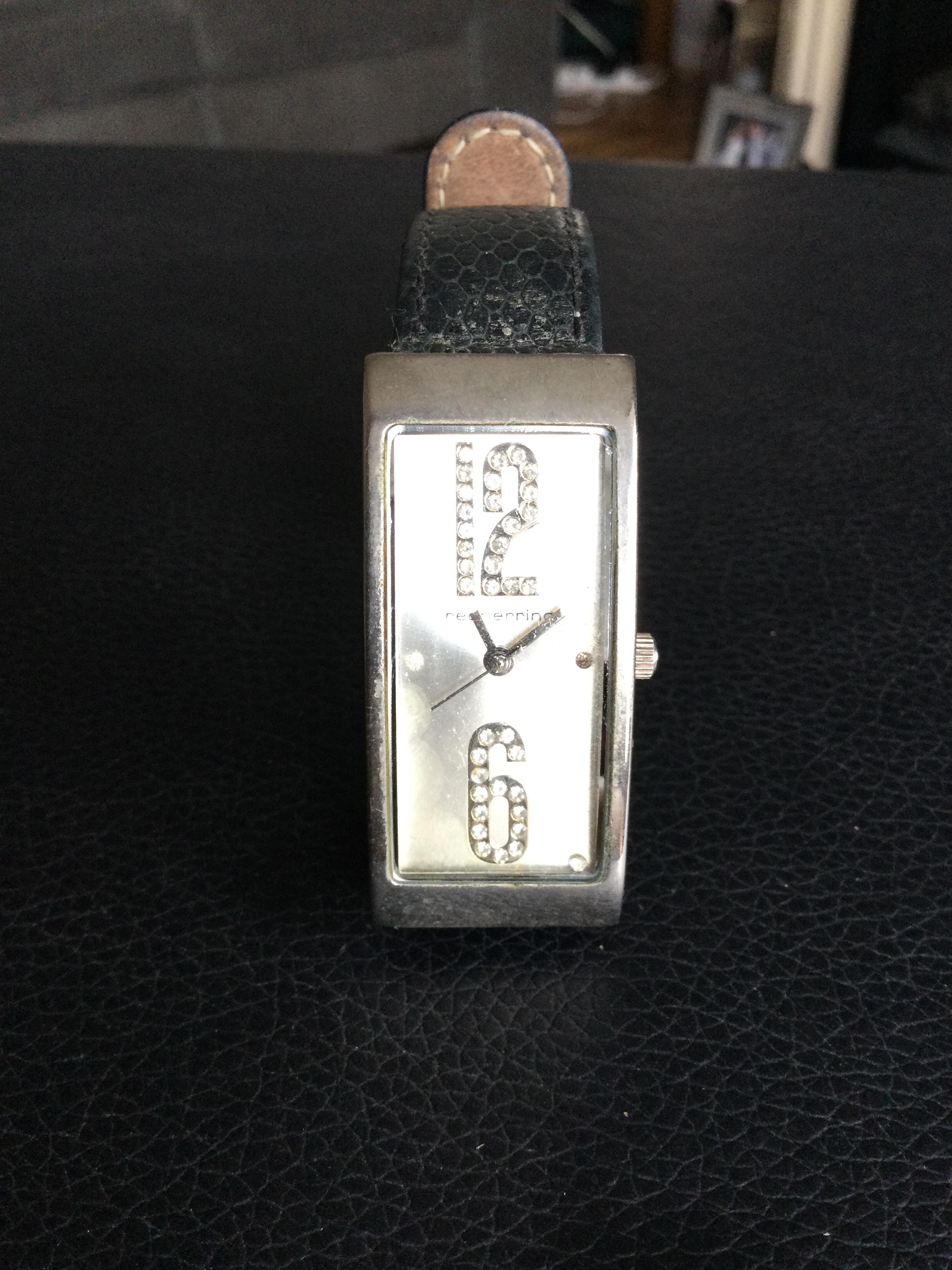 Red Herring Ladies Wristwatch (GS46) A little Ladies Red Herring wristwatch in good working