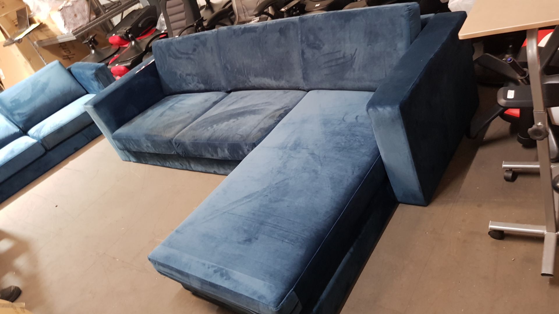 (P5) 1x Donna Deco Right Hand Corner Sofa Blue RRP £600. Unit Is Clean & Unused With 2x Unopened Fe - Image 4 of 9