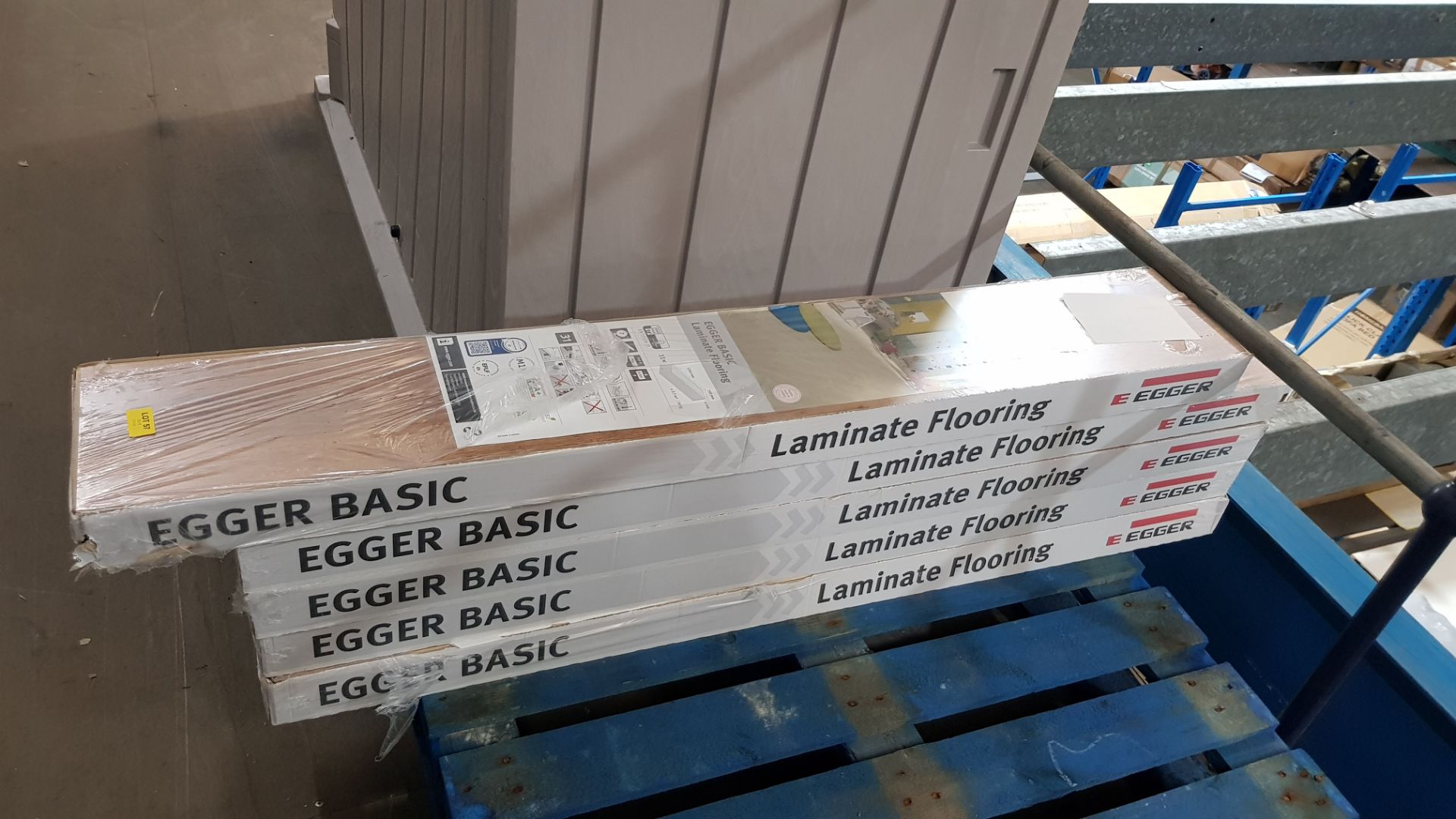 (Mz) 5x Egger Basic Laminate Flooring Beaumont Oak Natural RRP £25 Each. 11 Units Per Pack. (6 x - Image 2 of 3