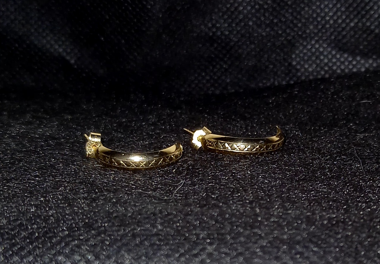 9ct Gold Earrings. - Image 2 of 3